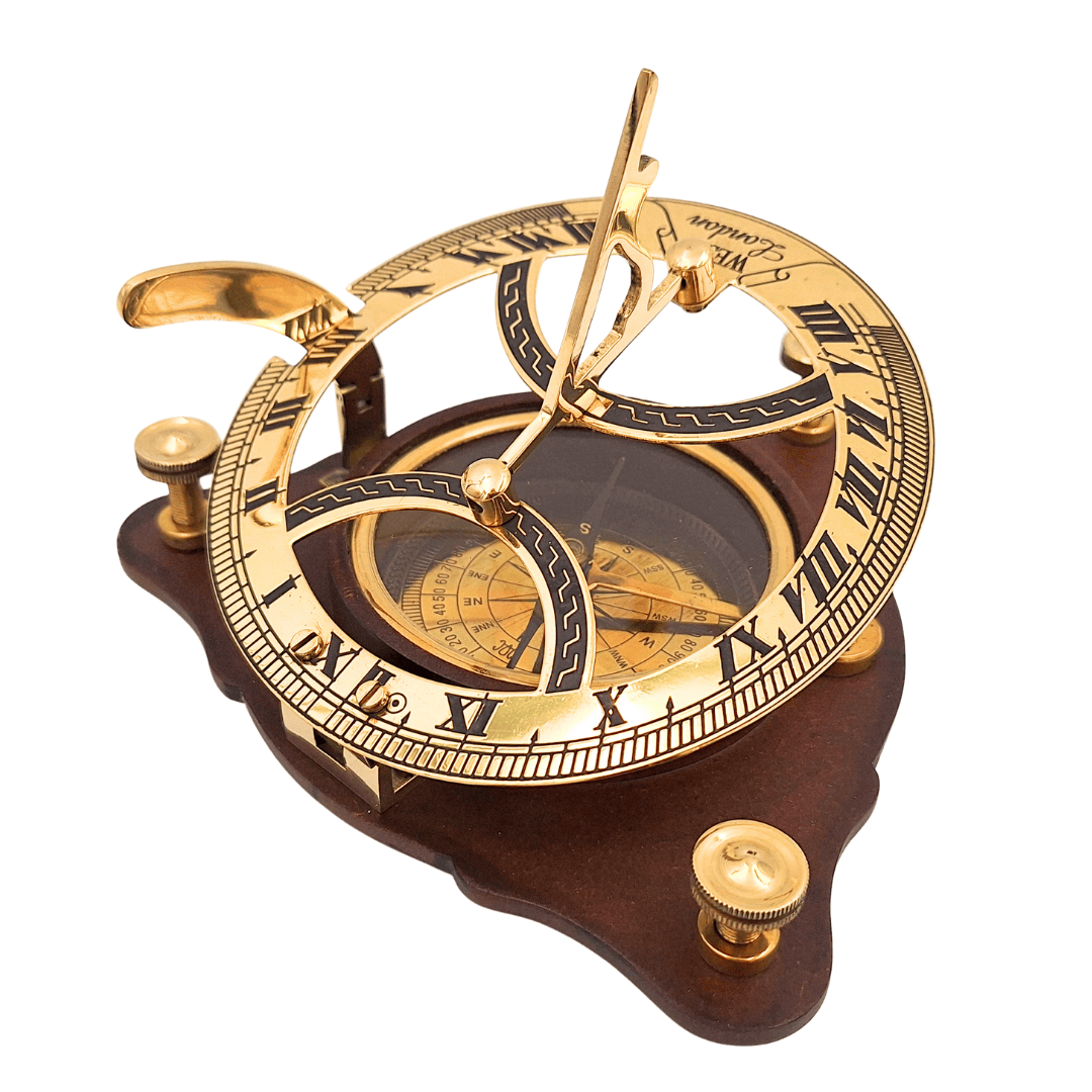 Eleganter Messing-Kompass mit Sonnenuhr auf Holzsockel C064 mit Personalisierung und Gravur