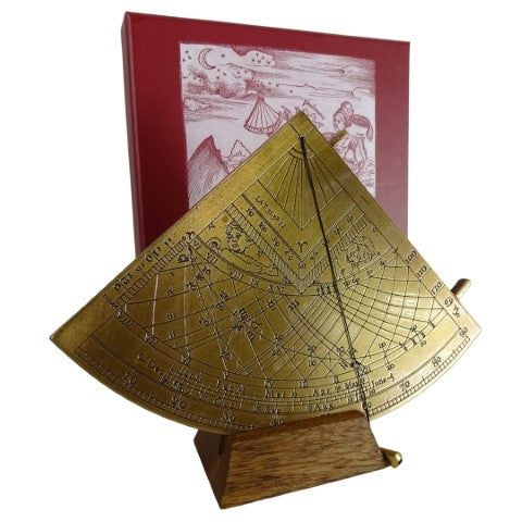 Messing-Sonnenuhr-Quadrant Gunter H39 mit Holzsockel, personalisierbare Gravur, ideales Geschenk für Astronomie-Liebhaber, Höhe 17 cm, elegante Geschenkverpackung