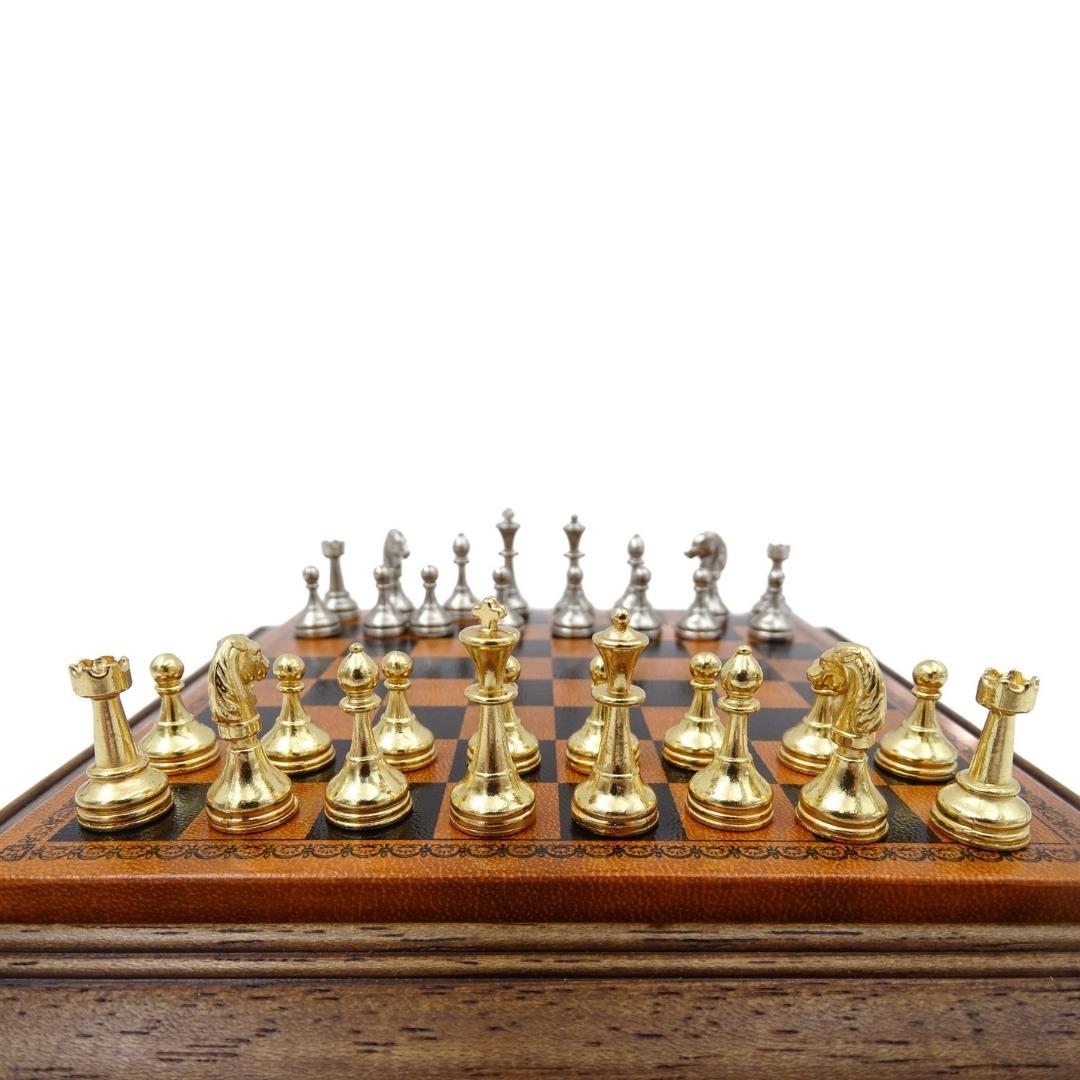 Exklusive magnetische Metall-Schachfiguren Italfama 18x18 cm mit personalisierbarer Gravur – elegantes Geschenk für jeden Anlass, braun-schachbrettmuster mit gold-silbrigen Figuren