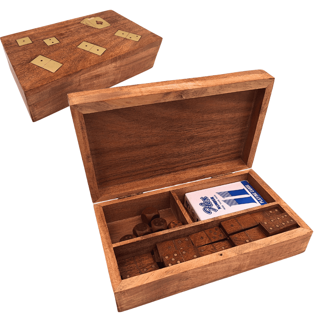 3-in-1 Spieleset in eleganter Holzkiste mit Gravurpersonalisierung - Karten, Domino, Würfel - Perfektes Geschenk für Gesellschaftsspiel-Liebhaber - Maße: 22,5 x 13 x 6 cm, Akazie mit Messingverzierungen