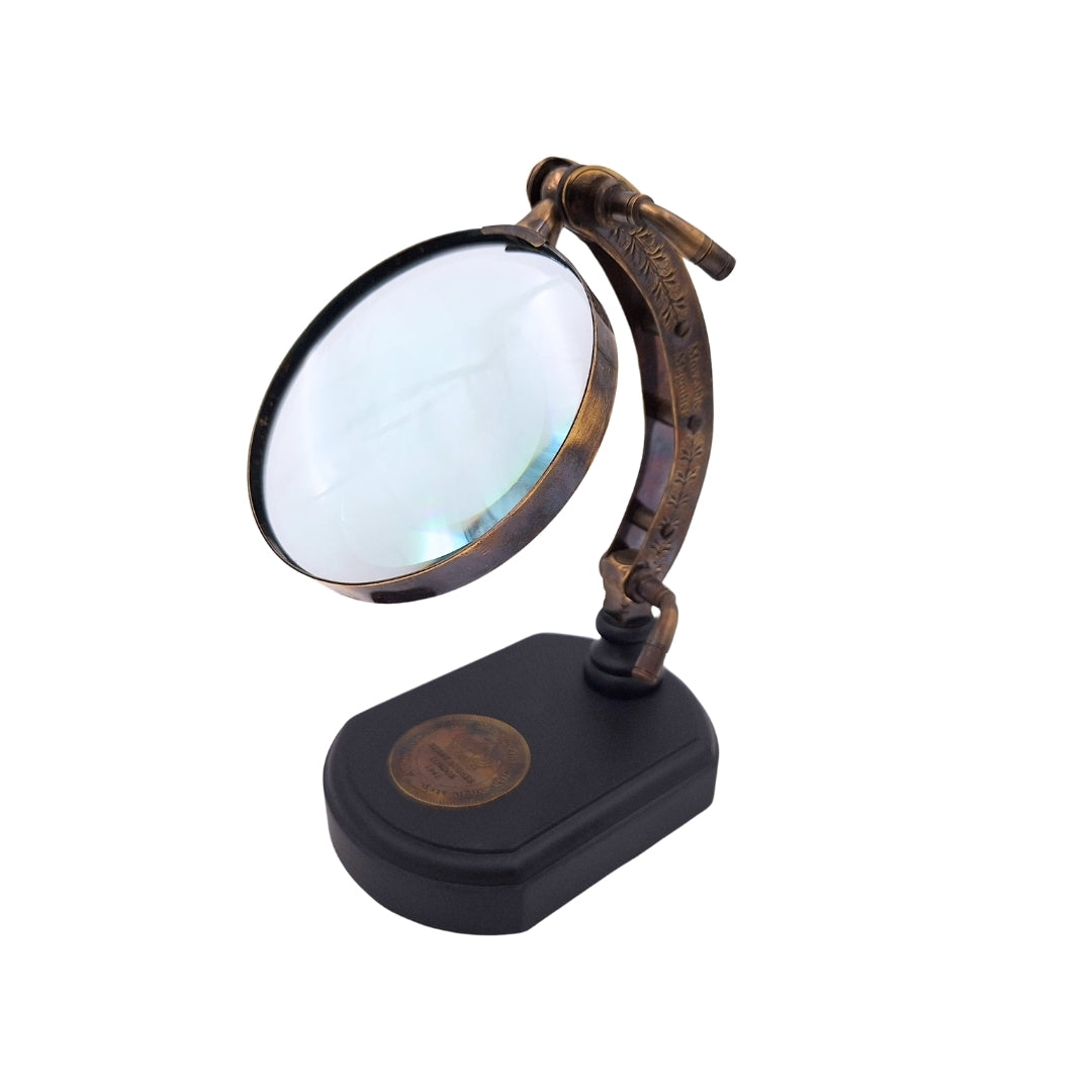 Elegante Lupe auf Holzsockel mit Verstellung, Möglichkeit der Personalisierung durch Gravur, ideal als Geschenk, Höhe 20 cm, Vergrößerungsglas 10 cm, Messinggehäuse und -arm