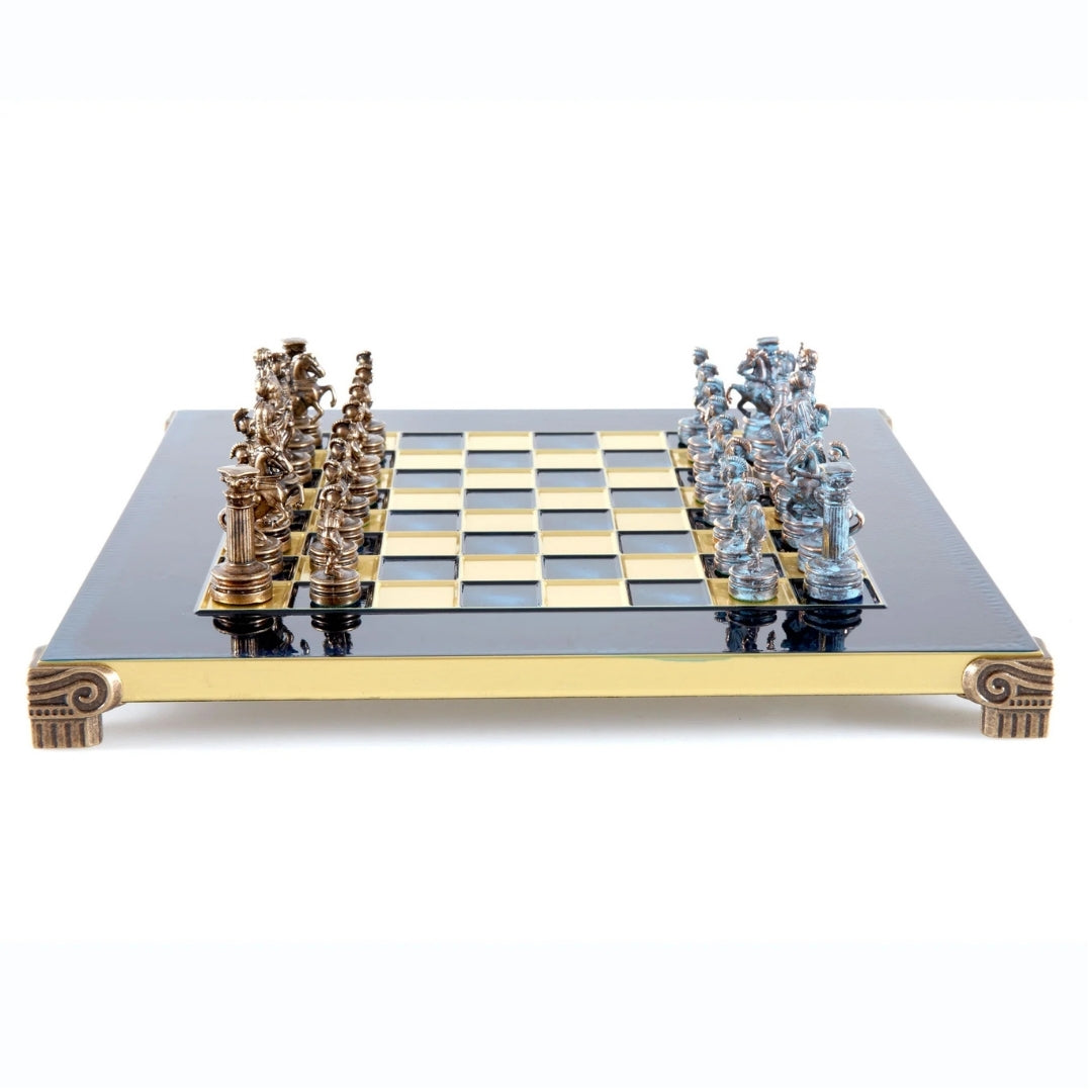 Messing-Schachspiel 28 x 28 cm mit personalisierter Gravur – exklusives Geschenk für Schachspieler, hochwertige Handarbeit, antike Farbe mit blau-goldenem Schachbrett