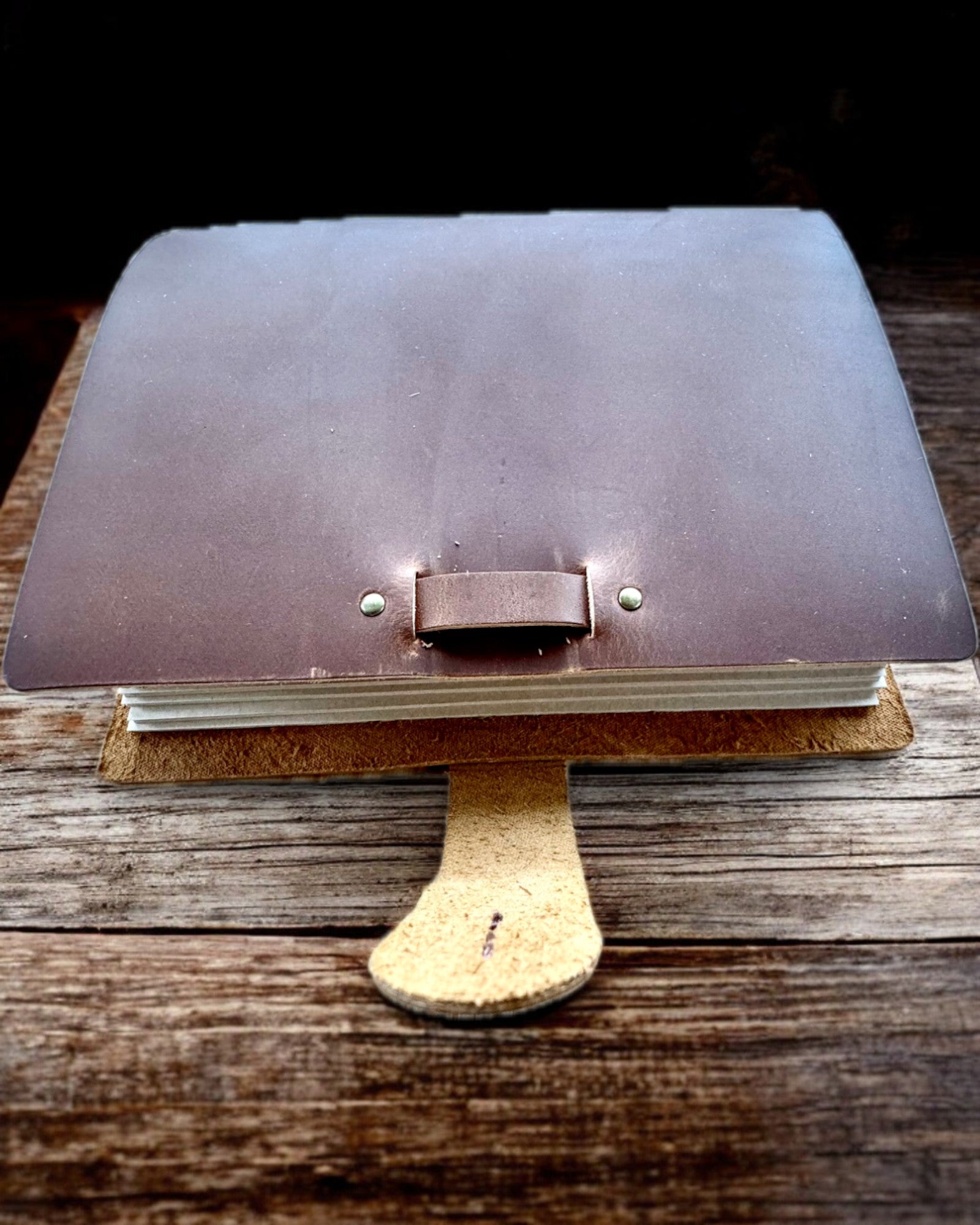 Premium-Notizbuch "RetroNotes" – Elegantes Notizbuch aus echtem Leder - 200 Seiten, 120g, Notizbuch, Skizzenbuch, Farbe Braun, Personalisierung mit Gravur