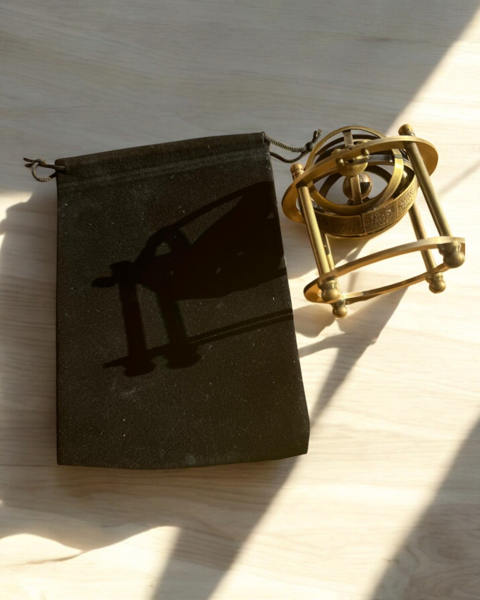 Astronomische Uhr „Kosmische Harmonie“ - Möglichkeit zur Personalisierung mit Gravur