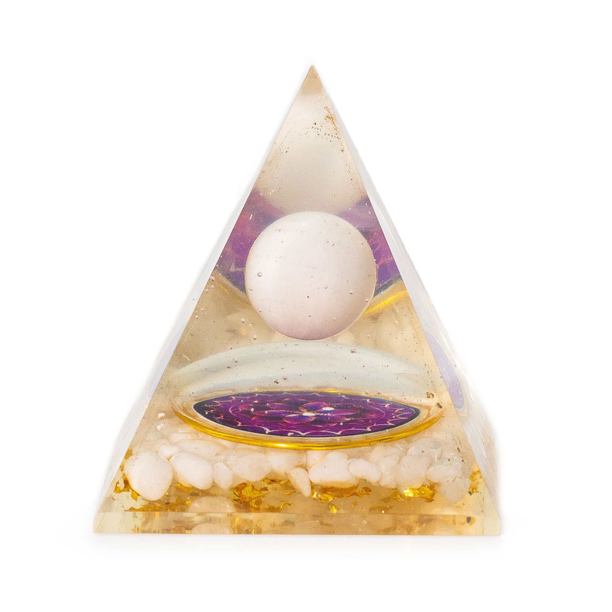 Orgonit-Pyramide mit weißer Quarzkugel 7x6 cm - Natürliche Quarzstücke und goldene Flocken