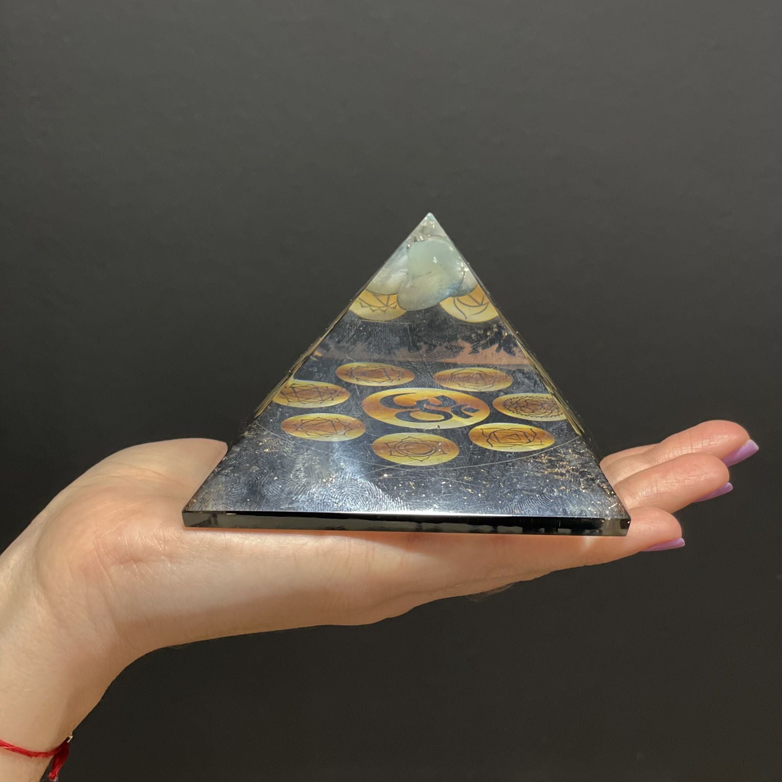 Orgonit-Pyramide Midnight Om Chakra