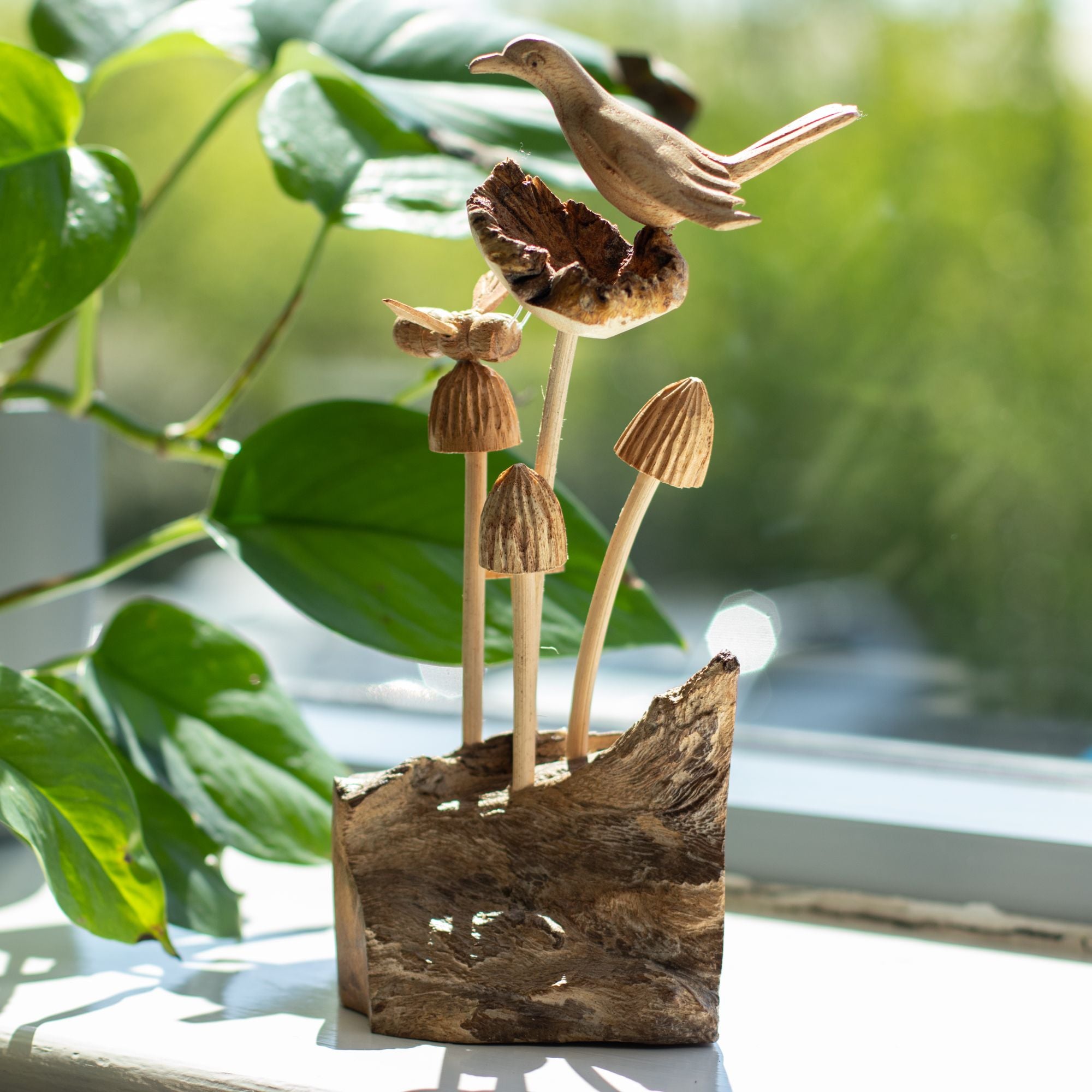 Skulptur aus Parasite-Holz