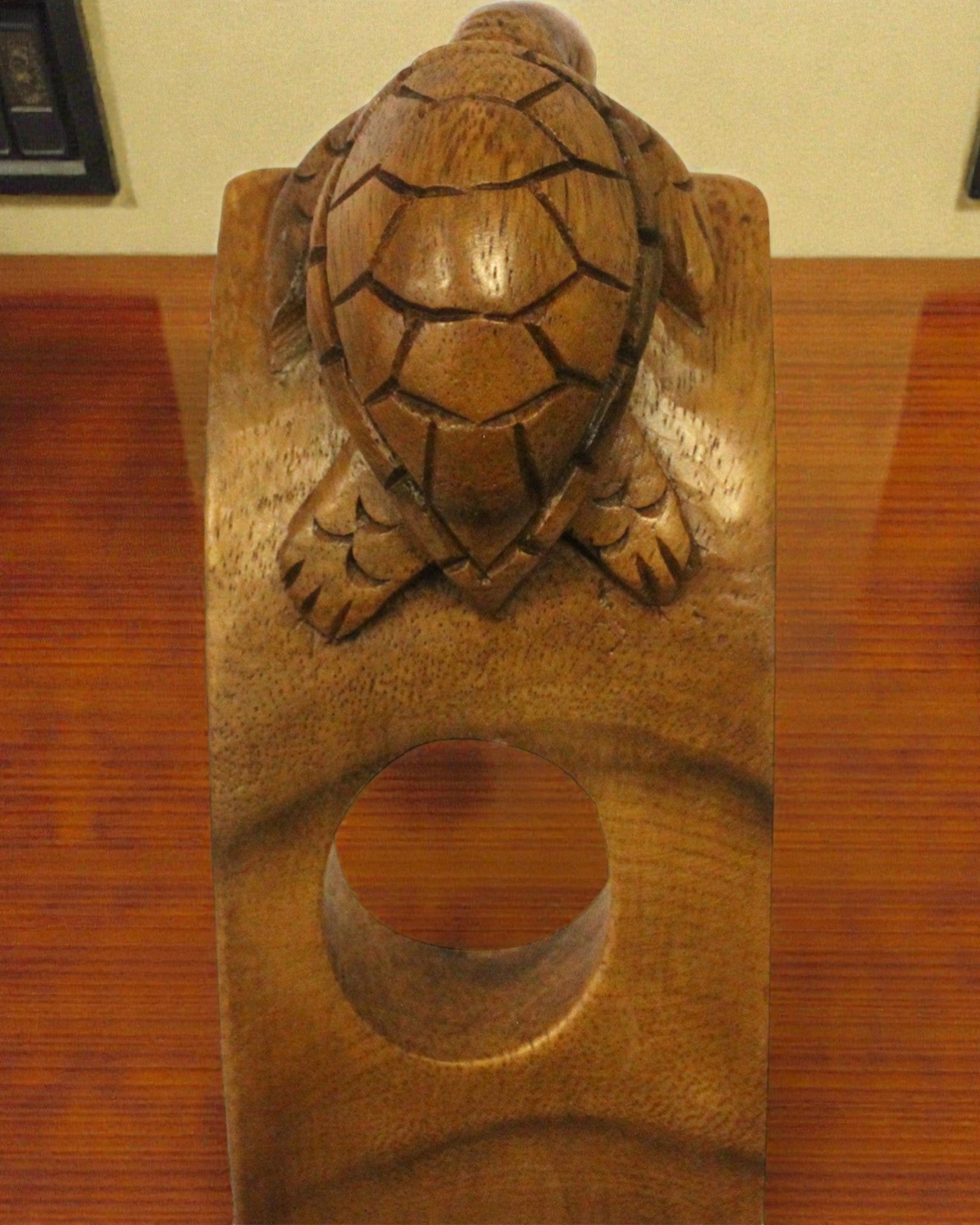Tortu Balance – Handgeschnitzter ausbalancierter Weinhalter in Schildkrötenform