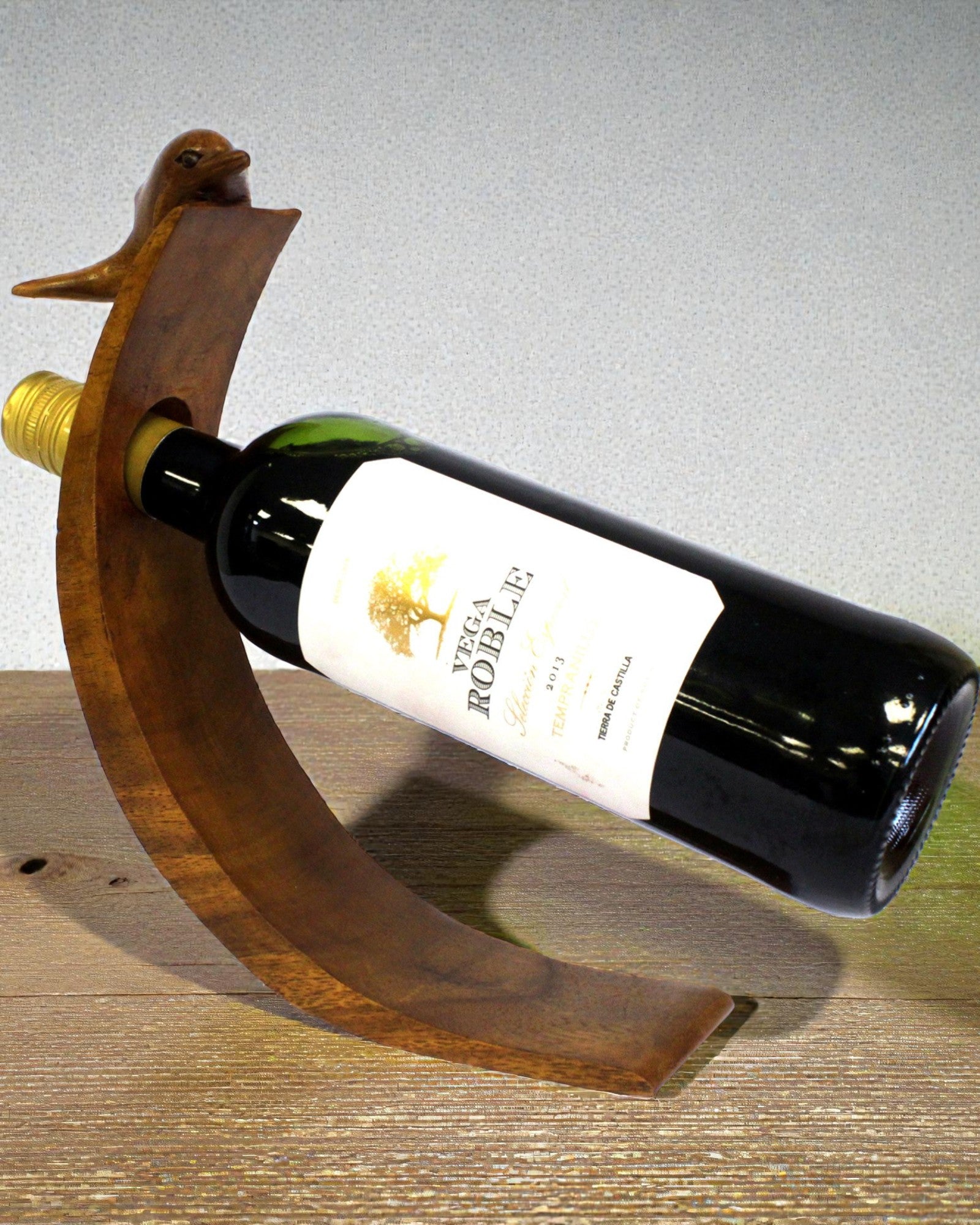 Balance-Delfin – Geschnitzter Weinhalter aus Suar-Holz