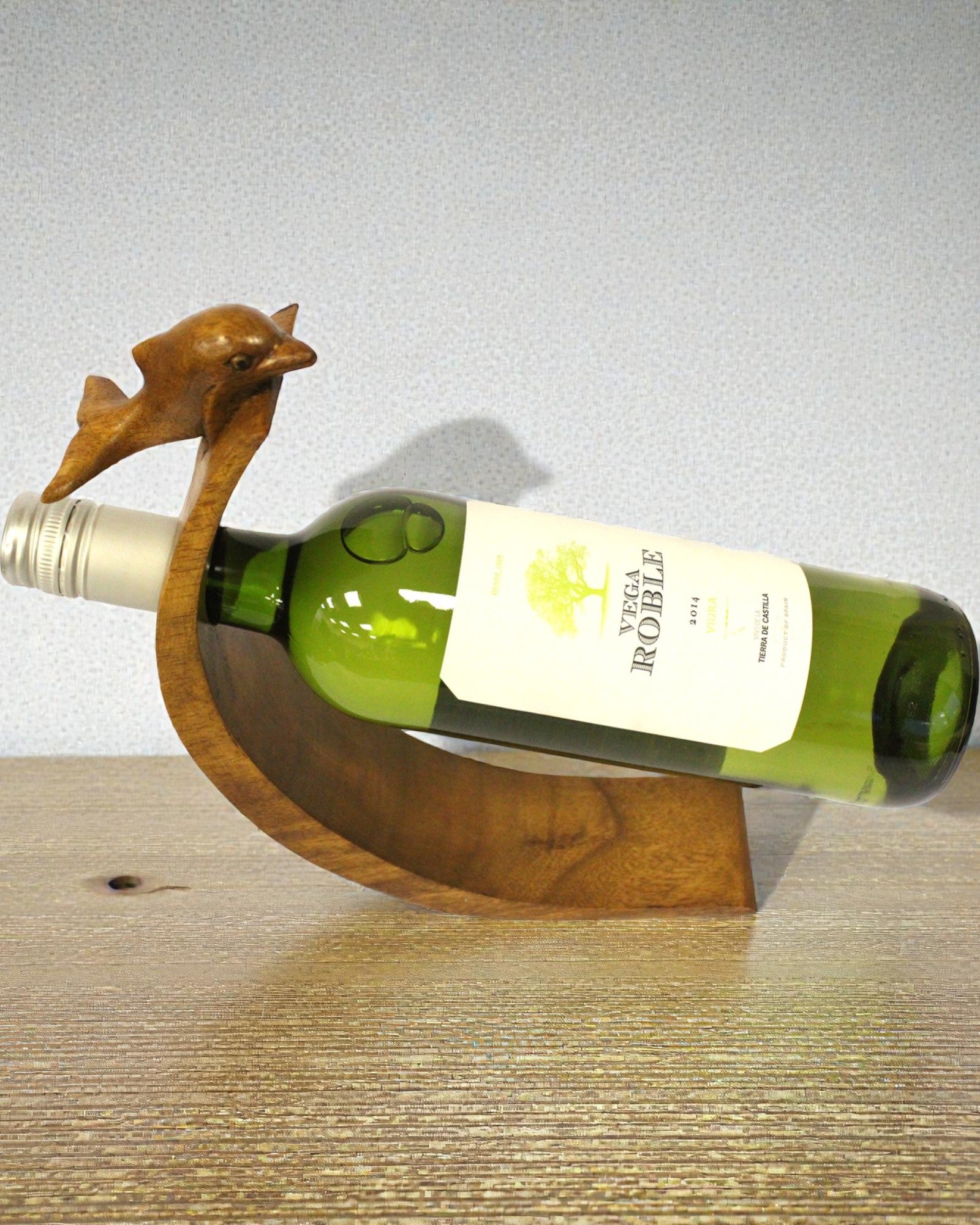 Balance-Delfin – Geschnitzter Weinhalter aus Suar-Holz