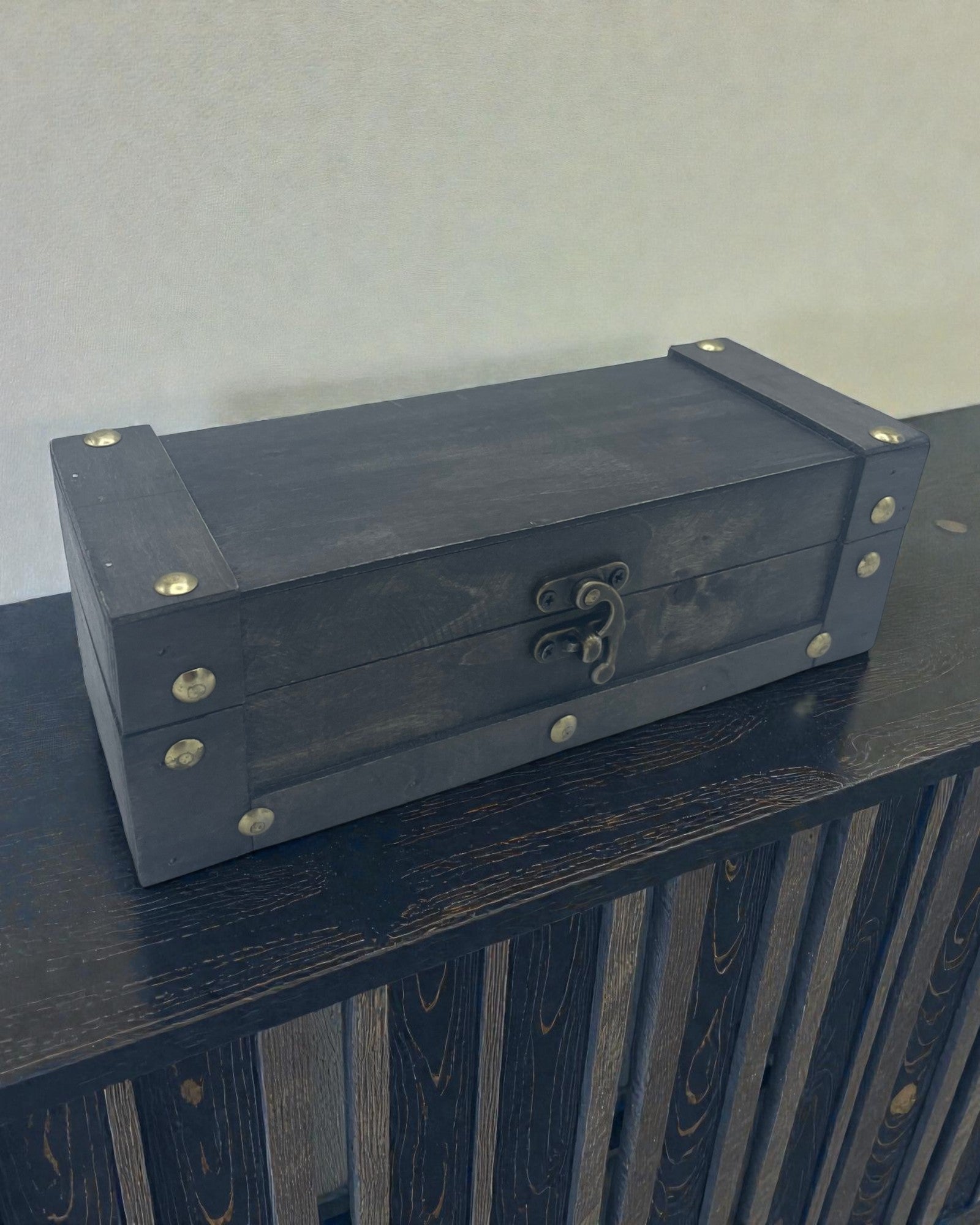 Schlanke Tee-Arche – Lange graue Schatulle