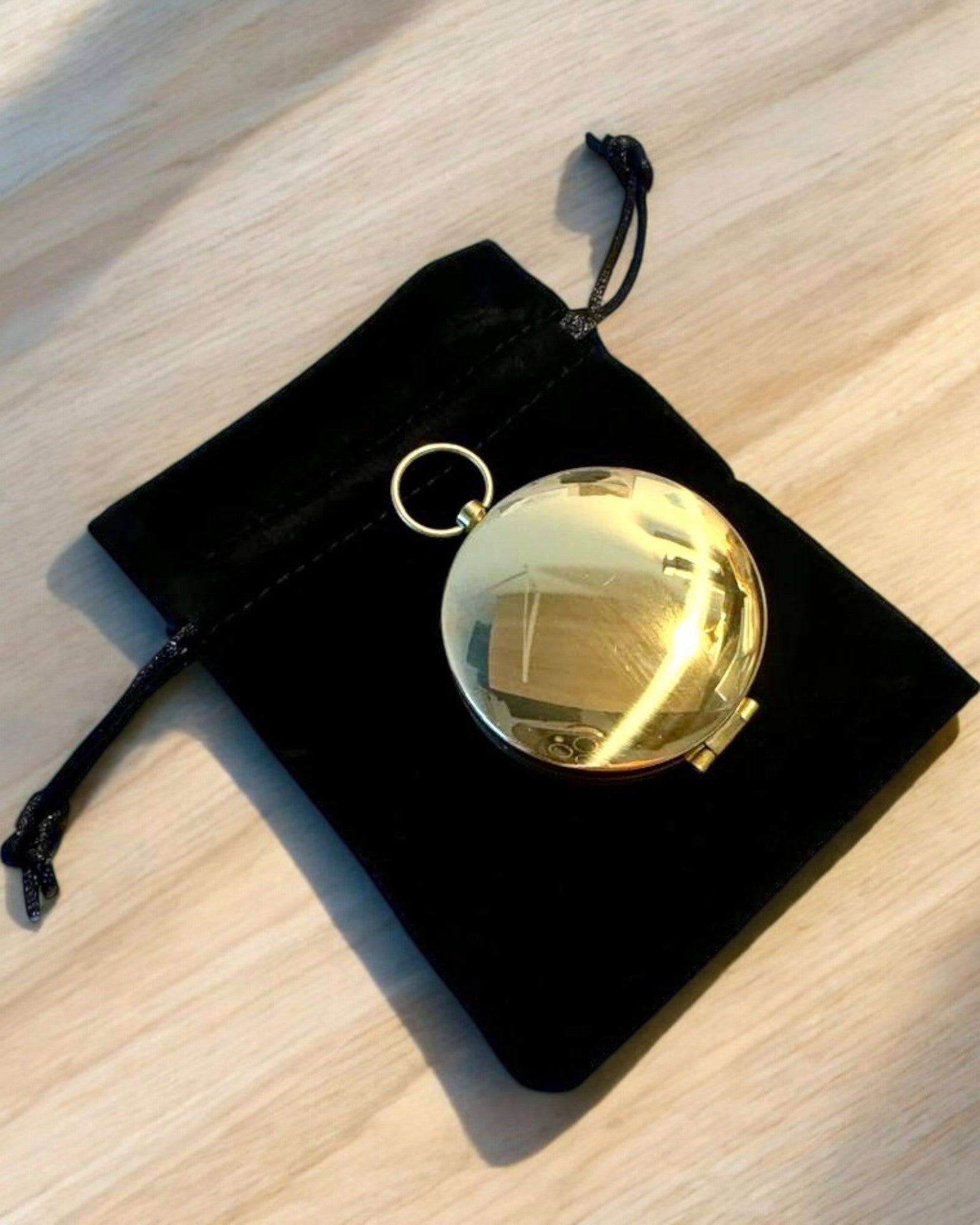 Wasserdichter Messingkompass mit Leuchteffekt - Unverzichtbar für Wanderungen und Camping, personalisiert mit Gravur