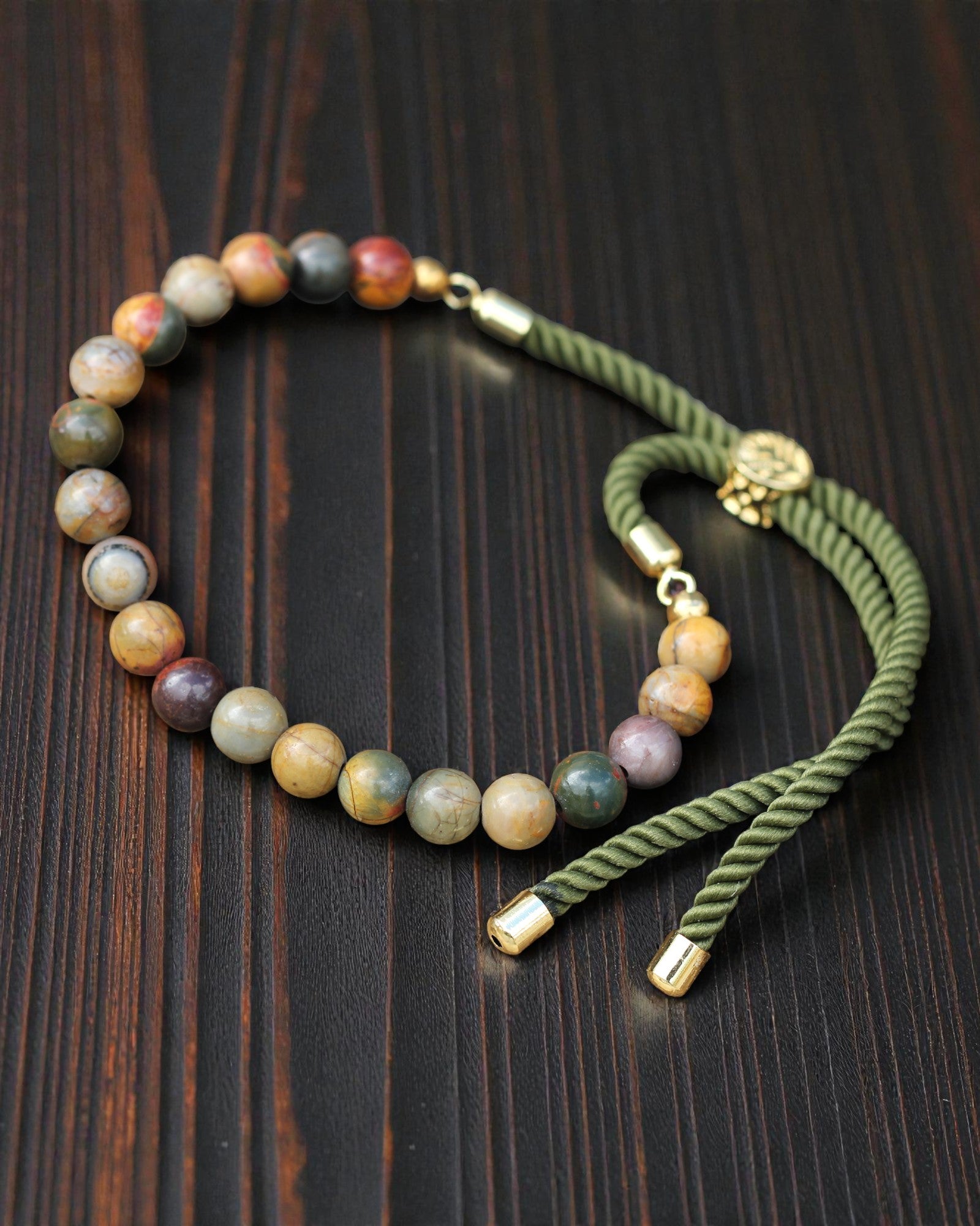 Moss Aura – Armband mit Picasso-Jaspis und 18K Gold an grüner Kordel