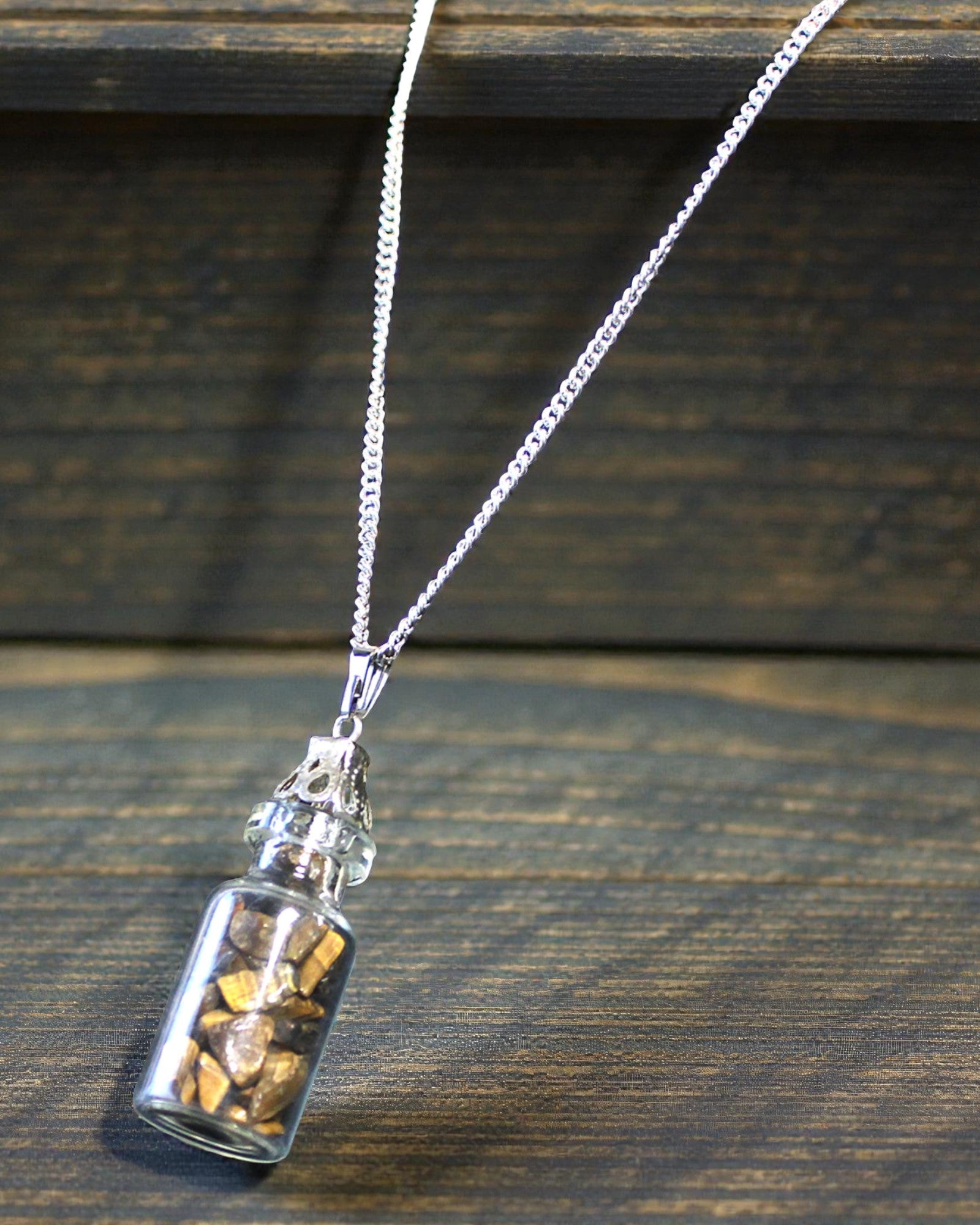 Flasche der Kraft – Halskette mit Tigerauge in einer Phiole