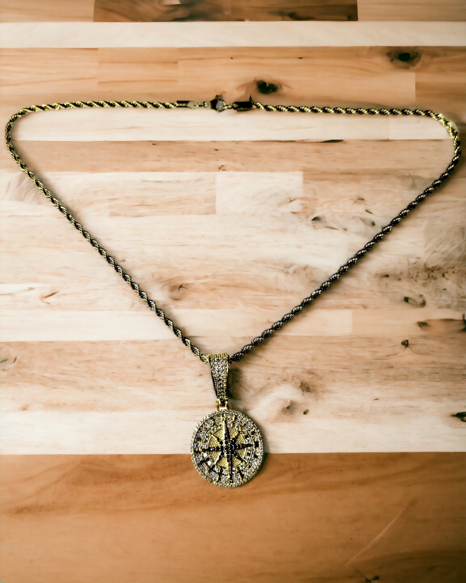 Glamour-Halskette mit Kompass-Anhänger und Zirkonia für Damen und Herren - 2 Varianten zur Auswahl, Personalisierung mit Gravur als Geschenk