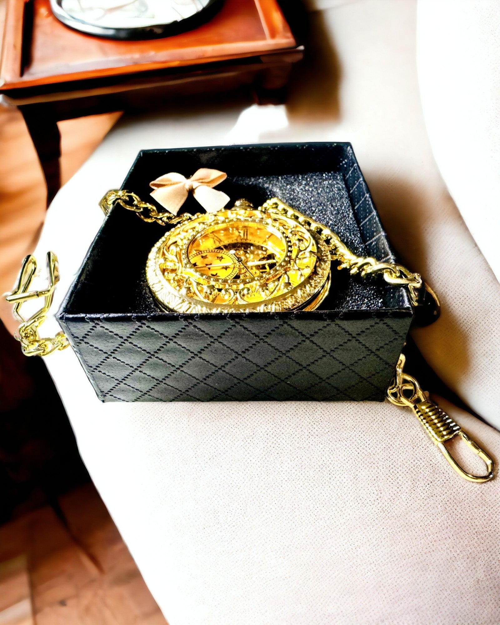 "Złoty Majestat" - Luxuriöse mechanische Taschenuhr mit transparentem Kern. Personalisierung mit Gravur