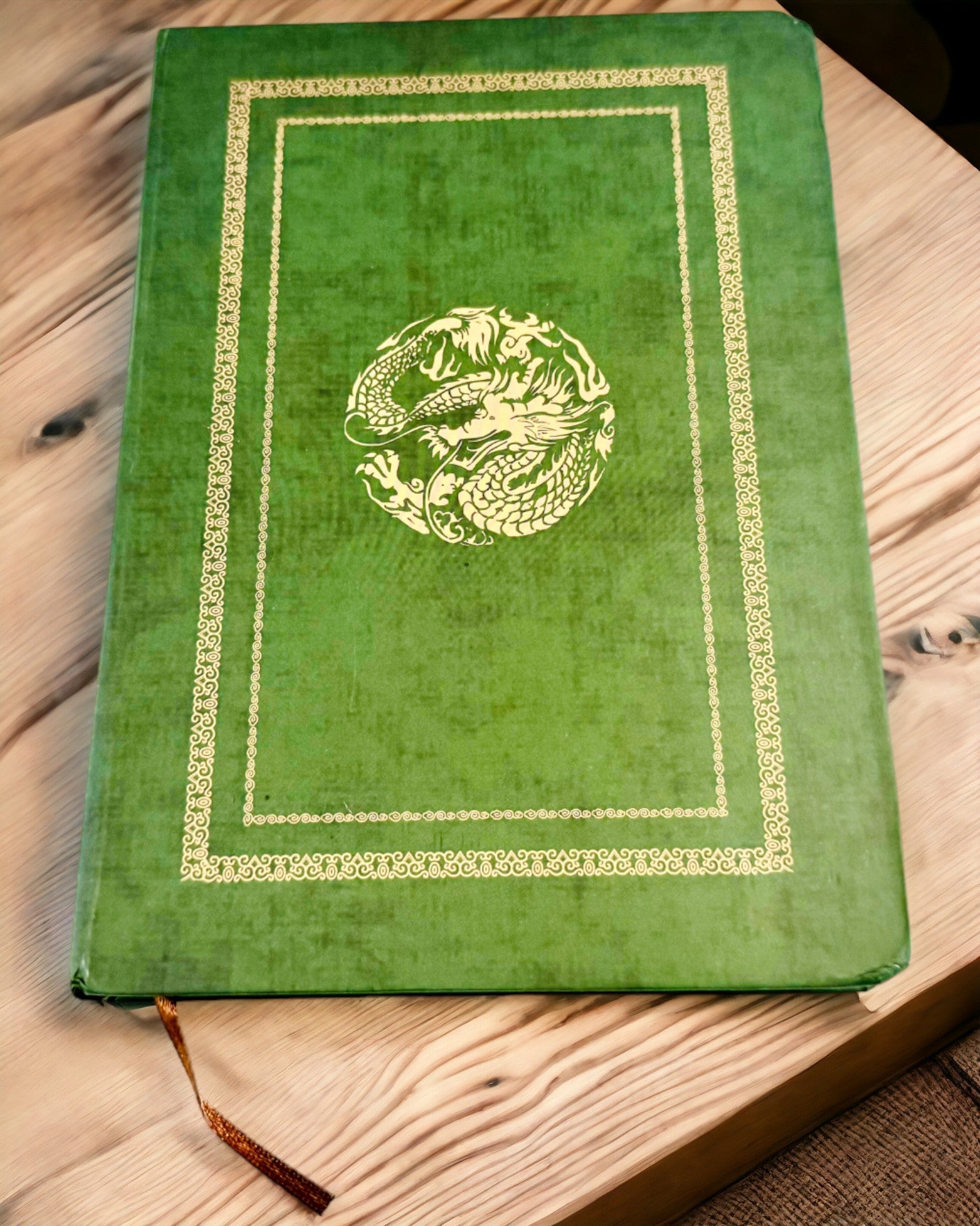 Grünes Ziernotizbuch mit Drachenmotiv - Fantasy-Inspirationen, mit Gravur