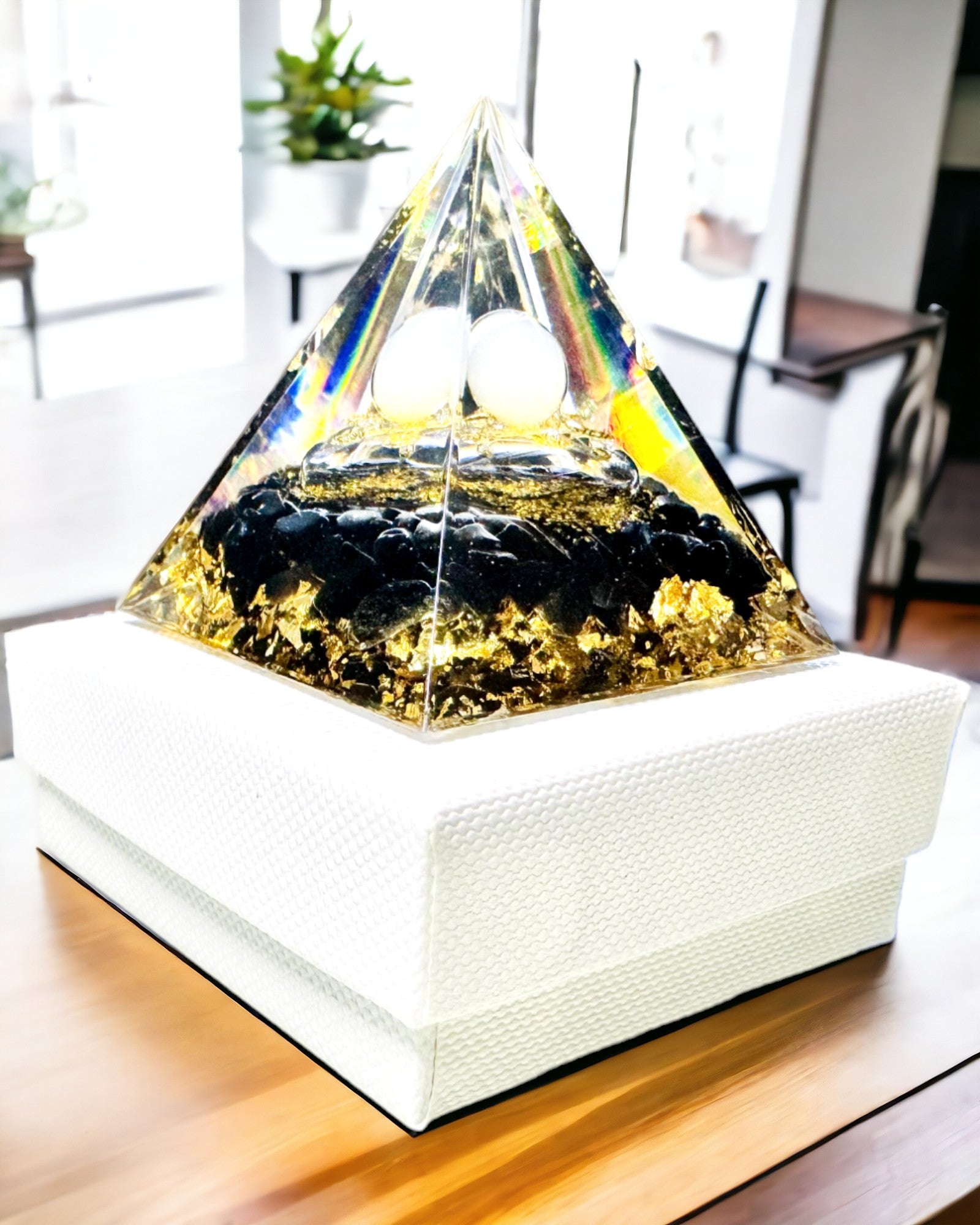 Orgonit-Pyramide mit Obsidian – Chakra-Energie-Generator, Reiki-Meditationswerkzeug mit Naturstein