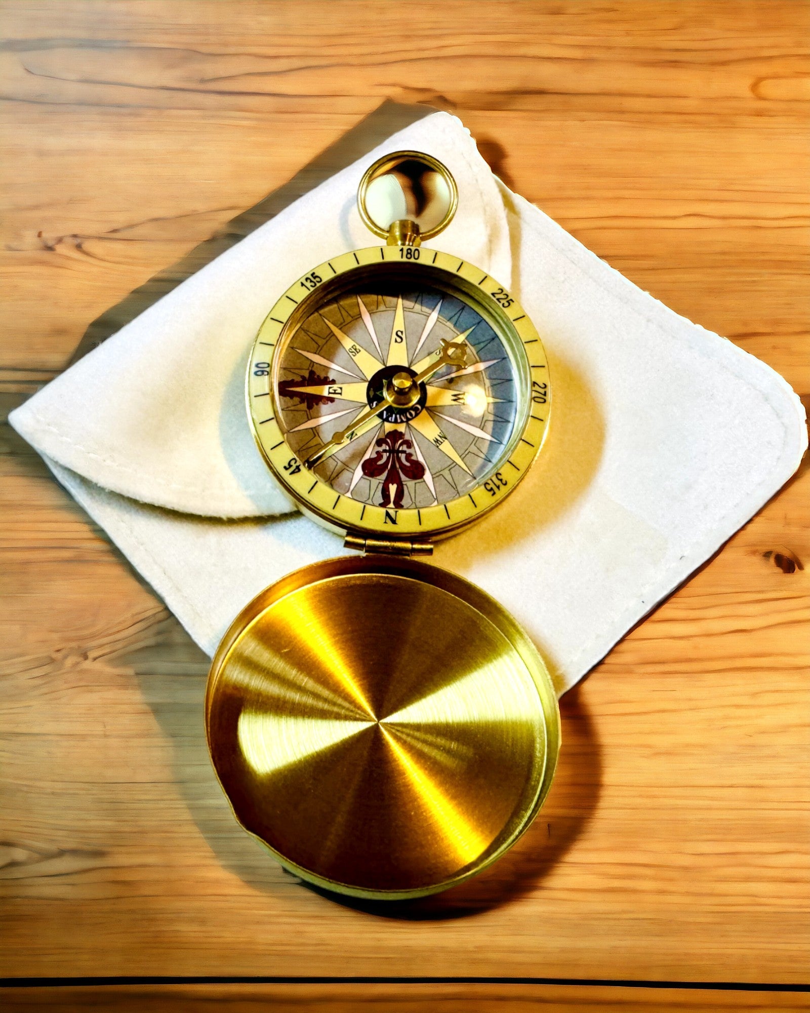 Retro-Navigationskompass – Tragbares und präzises Instrument zur Richtungsbestimmung für Reisende und Entdecker. Gravur, Personalisierung.