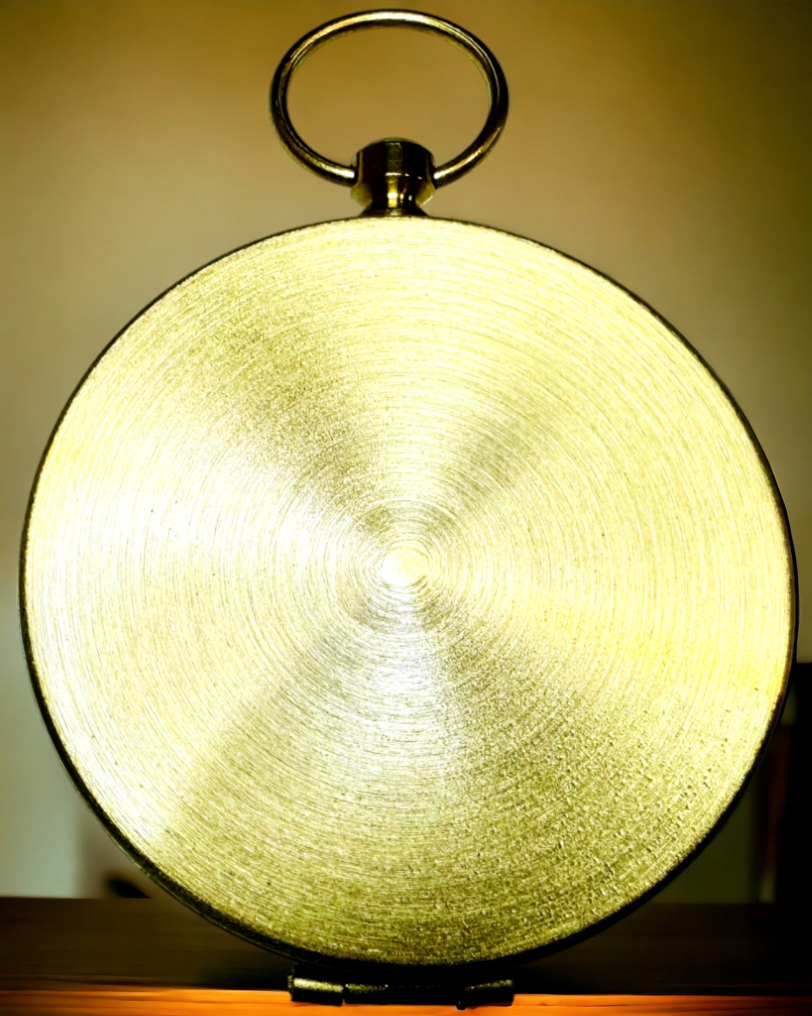 Retro-Navigationskompass – Tragbares und präzises Instrument zur Richtungsbestimmung für Reisende und Entdecker. Gravur, Personalisierung.