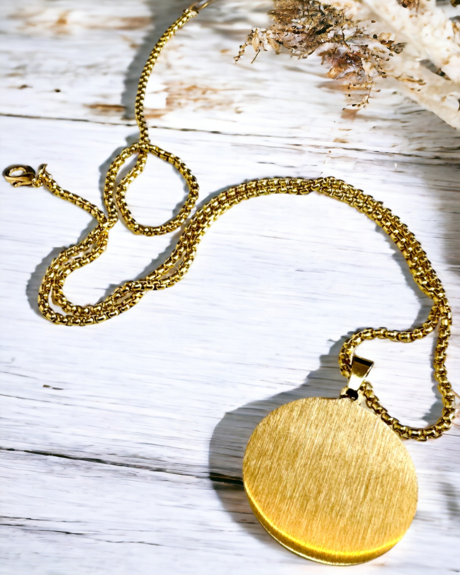 Anhänger "Urban Elegance" – Runder Medaillon aus Edelstahl in Zwei Farben mit Personalisierungsmöglichkeit