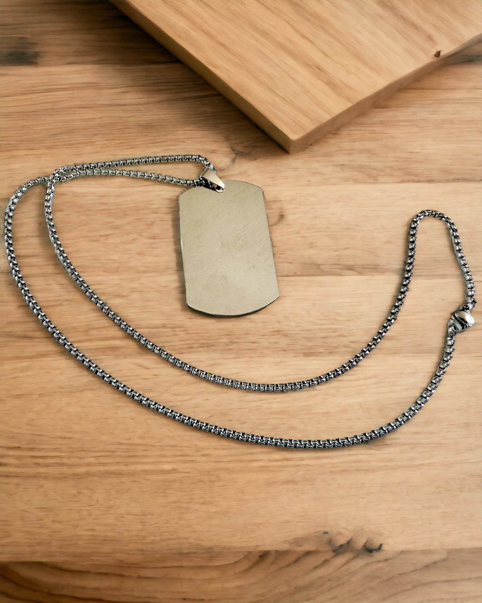 Halskette mit Dog Tag "Drei Schattierungen des Stils" - Erkennungsmarke - Eleganter Anhänger aus Edelstahl mit Gravuroption