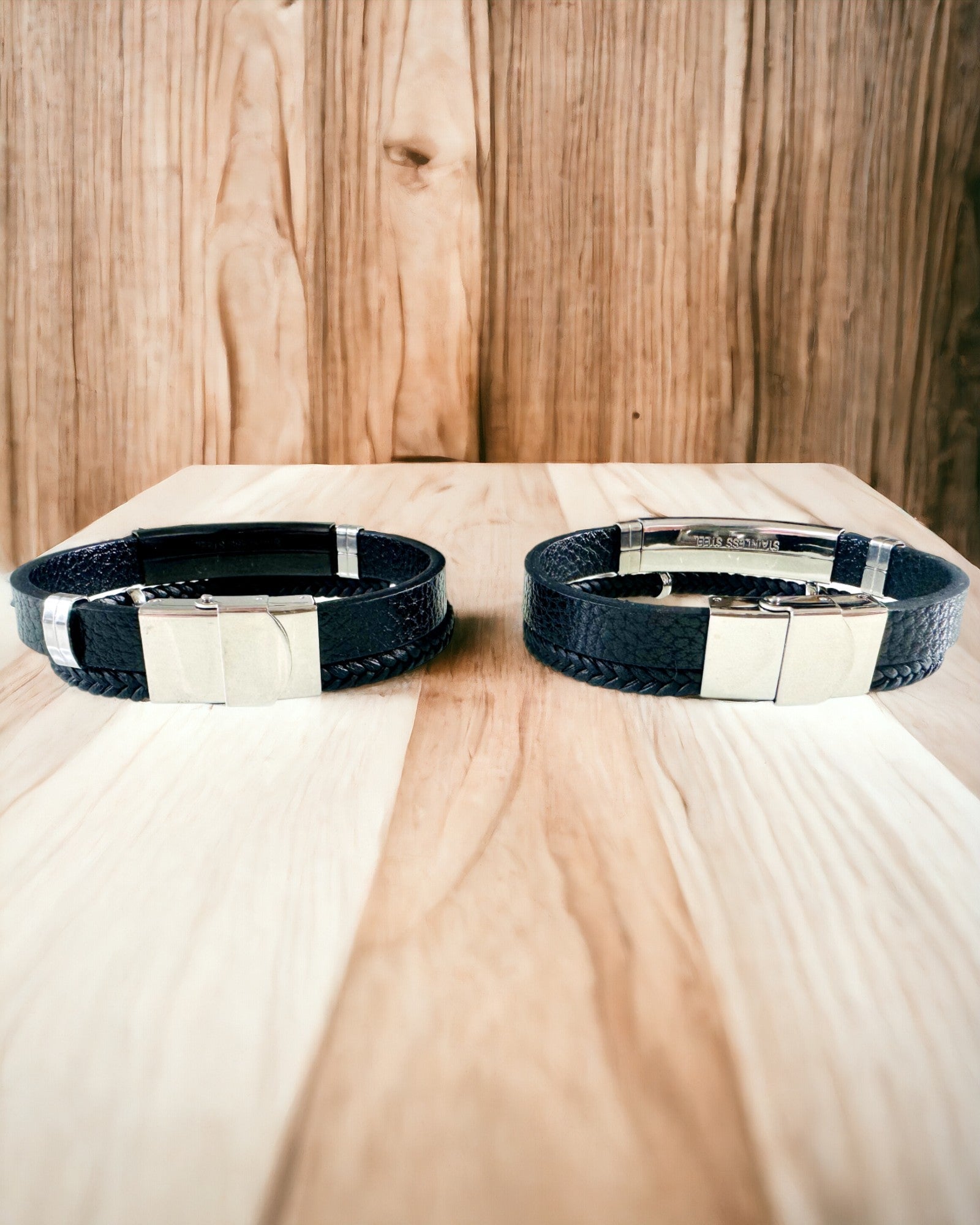 Herrenarmband aus PU-Leder und Edelstahl mit Gravurmöglichkeit – Erhältlich in Zwei Farbvarianten