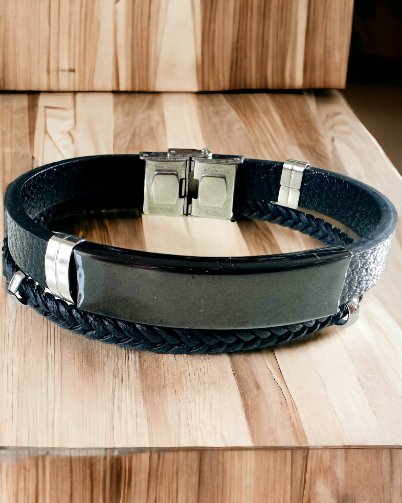 Herrenarmband aus PU-Leder und Edelstahl mit Gravurmöglichkeit – Erhältlich in Zwei Farbvarianten