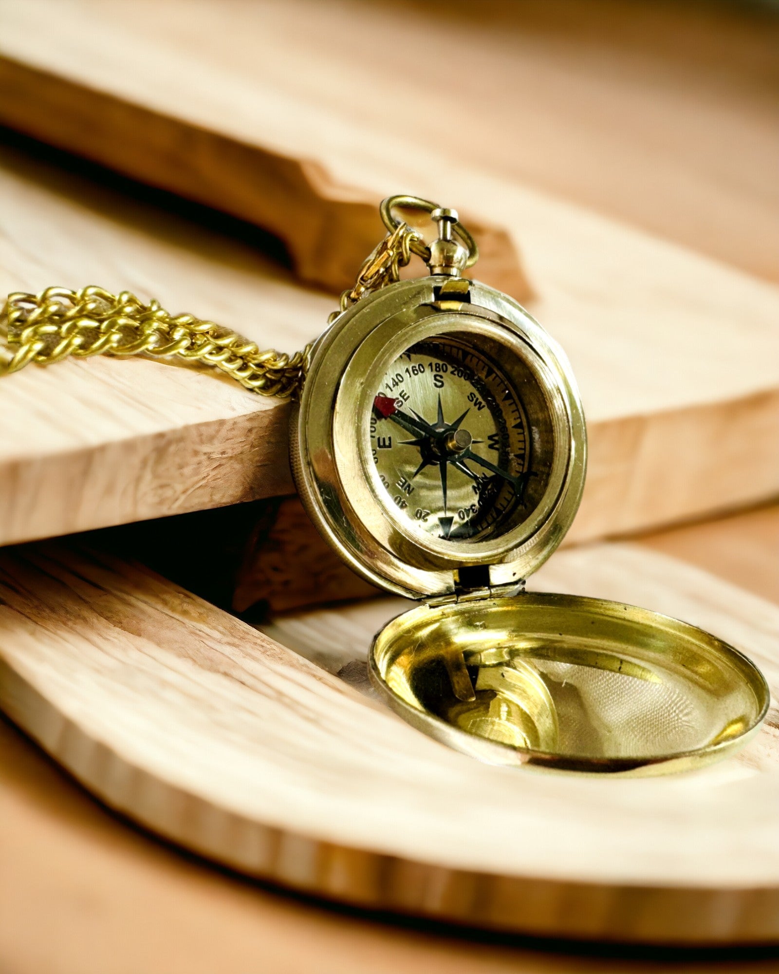 Kompass in goldener Farbe Abenteuer – Eleganter Entdecker Navigator