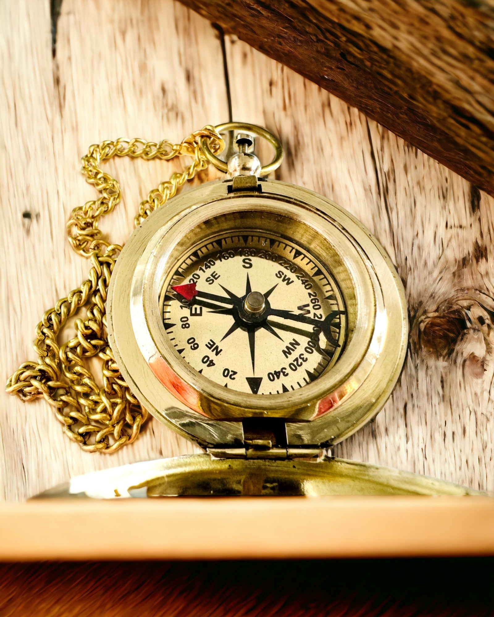 Kompass in goldener Farbe Abenteuer – Eleganter Entdecker Navigator