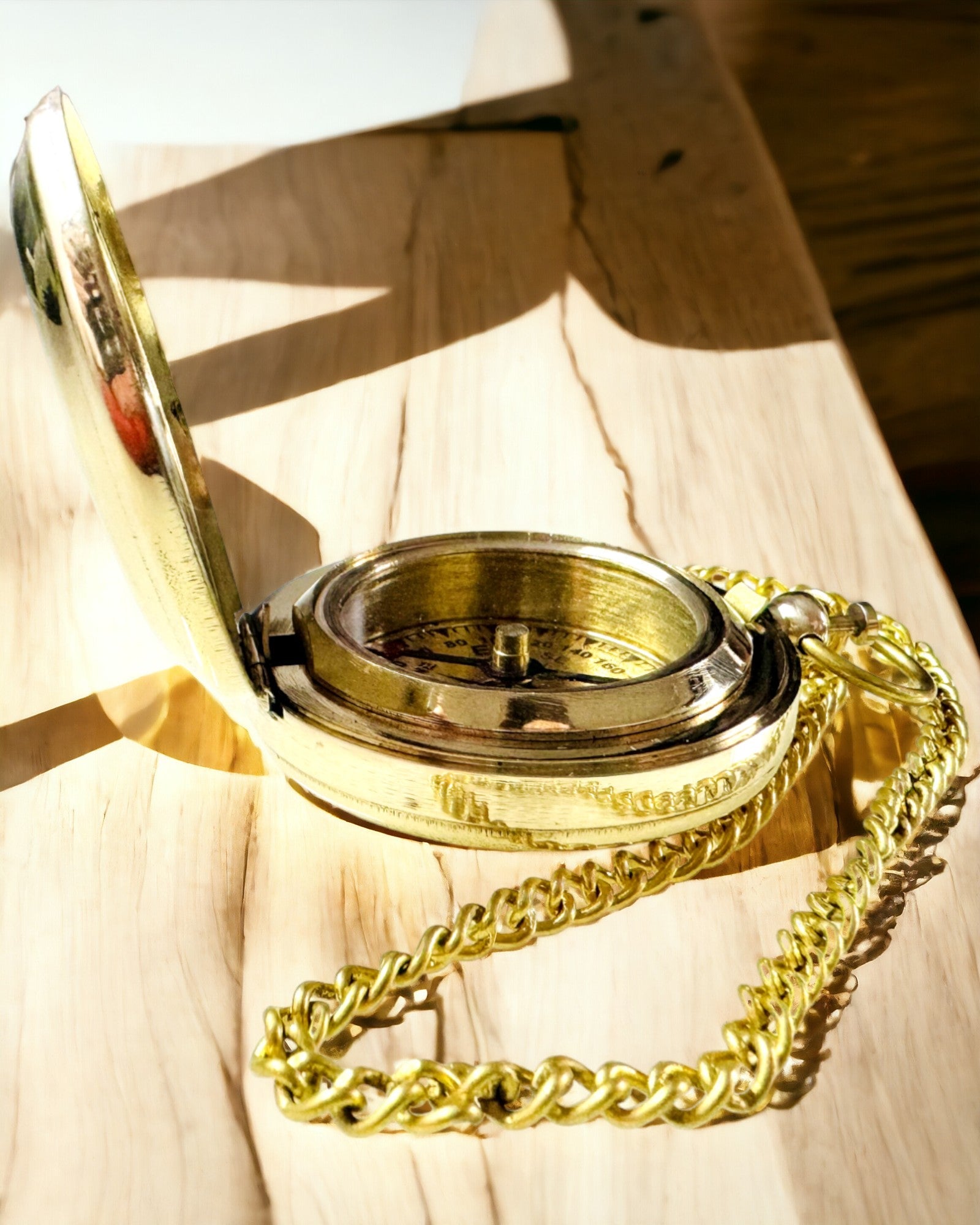 Kompass in goldener Farbe Abenteuer – Eleganter Entdecker Navigator