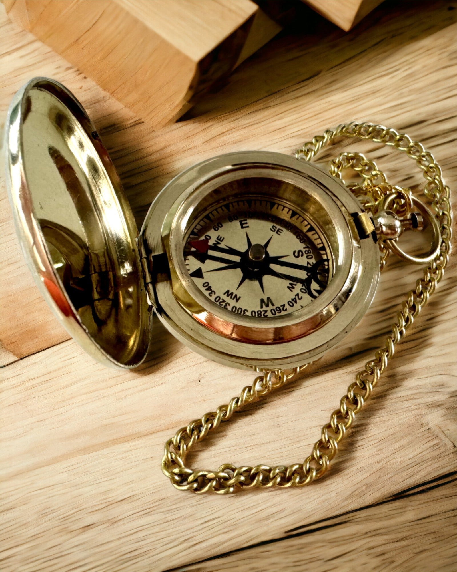 Kompass in goldener Farbe Abenteuer – Eleganter Entdecker Navigator