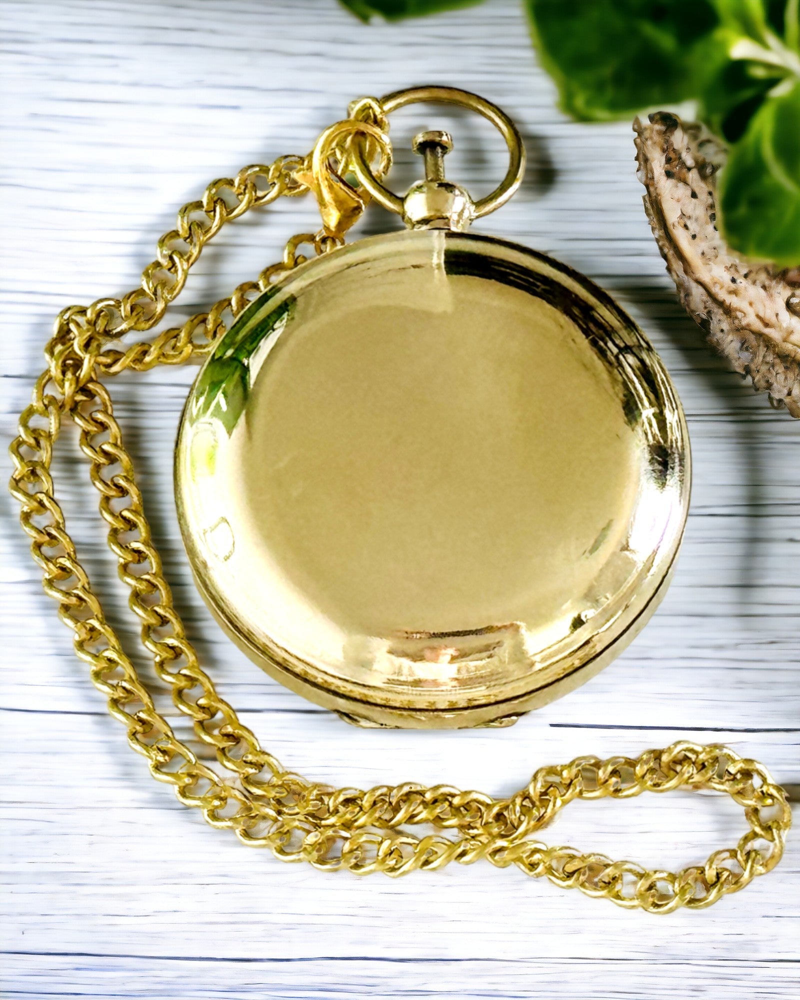 Kompass in goldener Farbe Abenteuer – Eleganter Entdecker Navigator