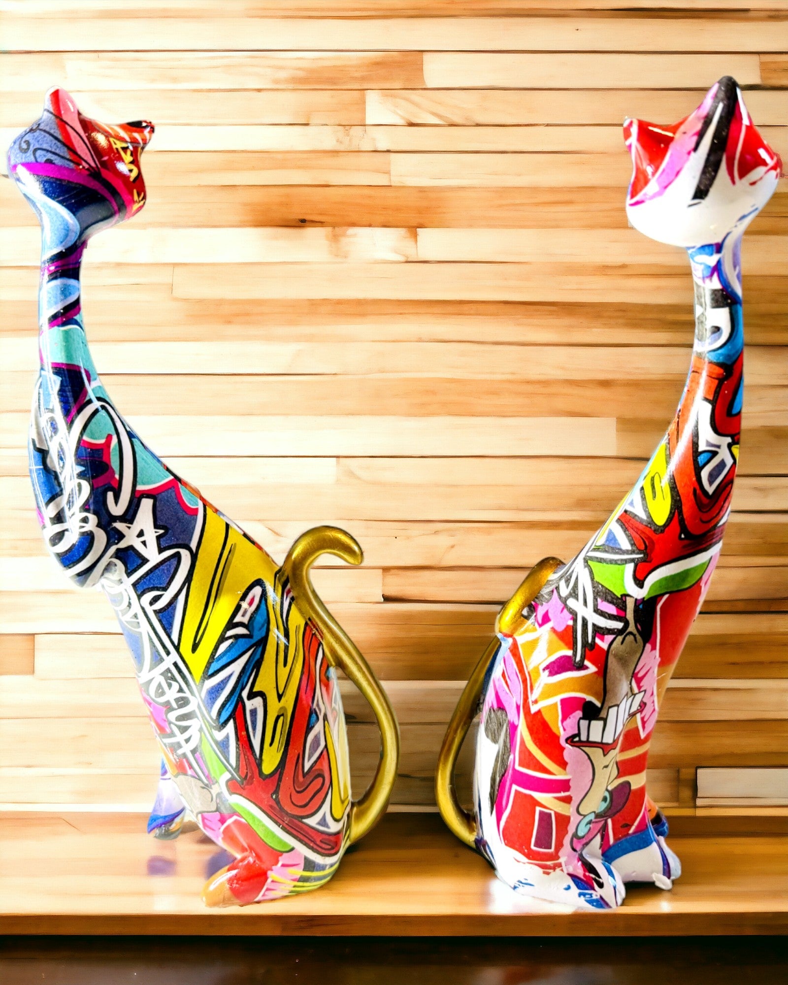 Abstrakte Katzenfiguren "ArtCats", handbemalt, Harz – 25 cm, 2 Stk.