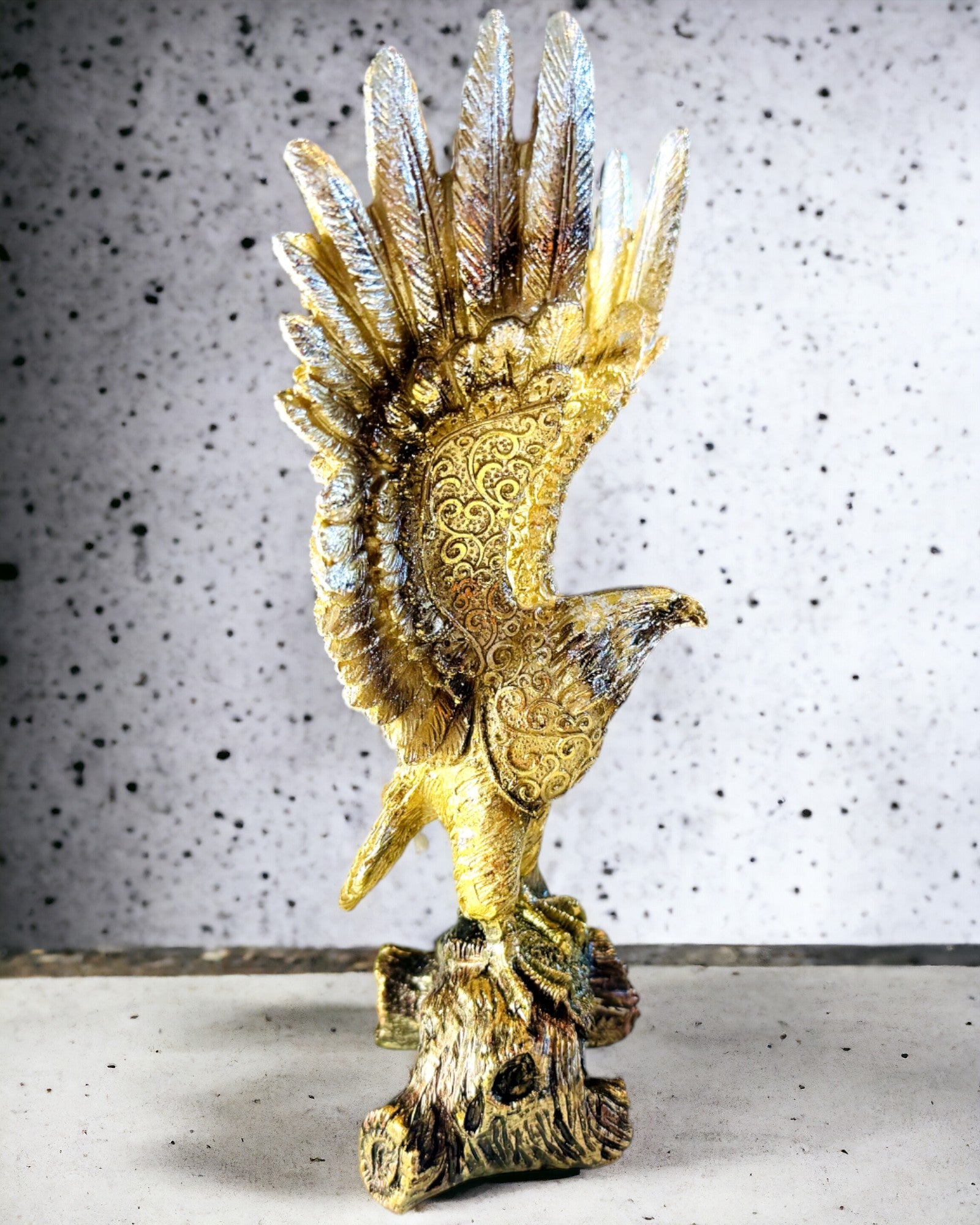 Statuette "Goldener Adler" mit Personalisierungsoption - Dekoration aus Harz
