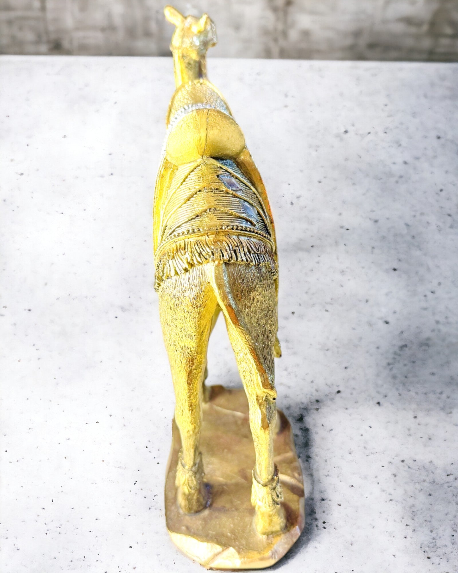 Statuette Wüstenwanderer Dekoratives Kamel aus Harz mit Gravurmöglichkeit