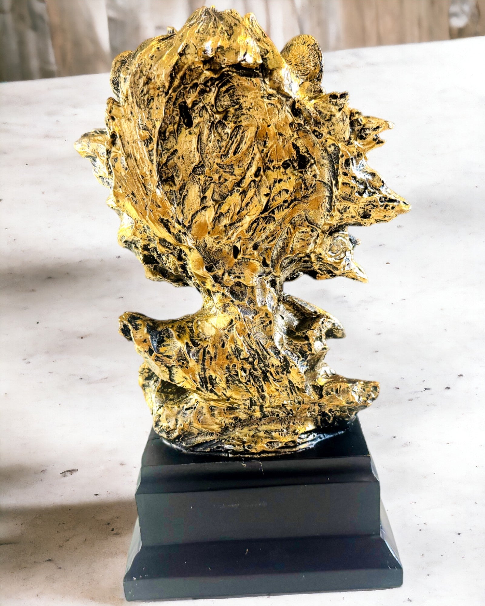 Königlicher Löwe - Majestätische Dekorationsfigur mit Gravurmöglichkeit, 2 Farbvarianten zur Auswahl, als Geschenk