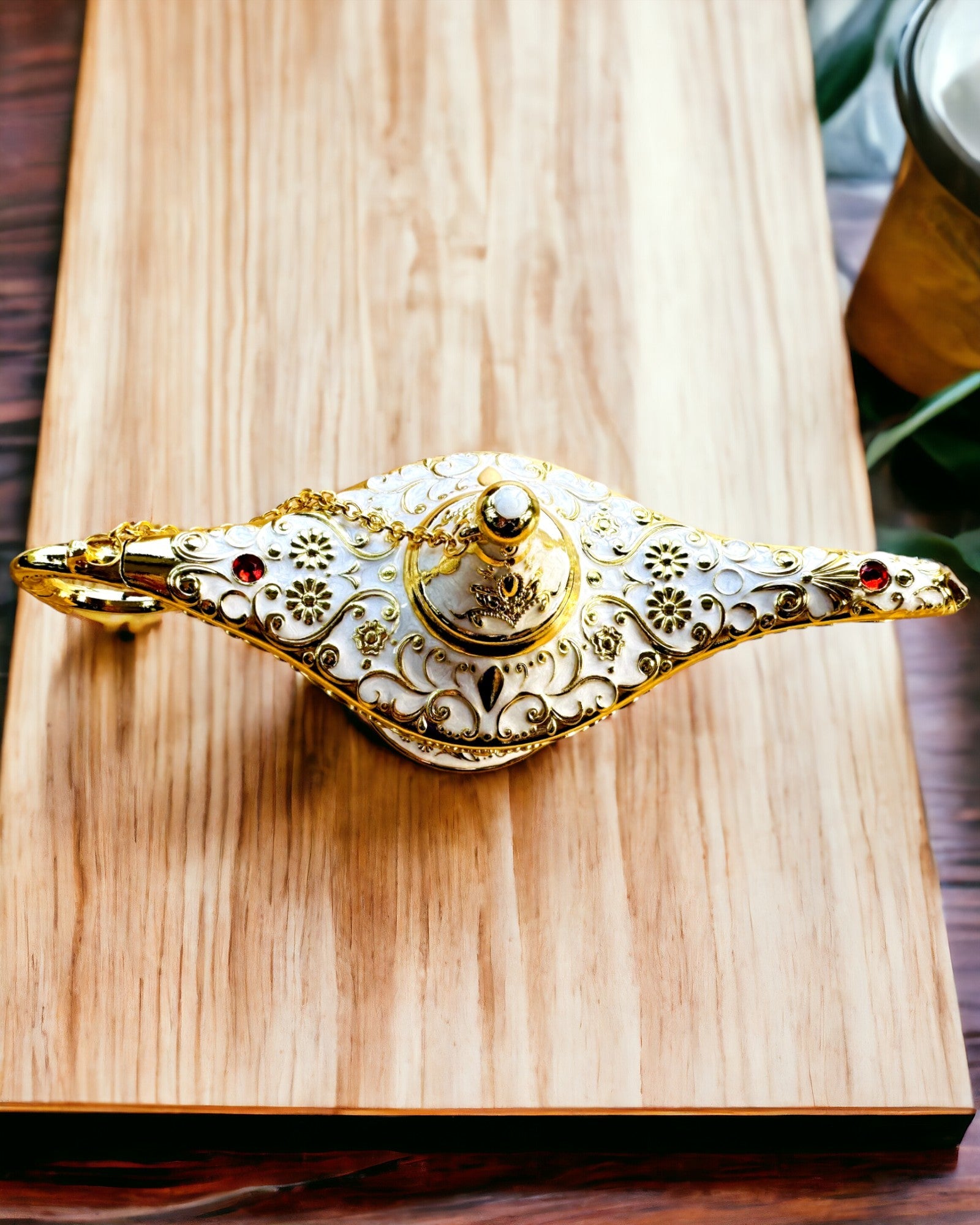 Magische Lampe von Aladin mit Gravuroption - Weißer Variante, durchzogen mit Gold