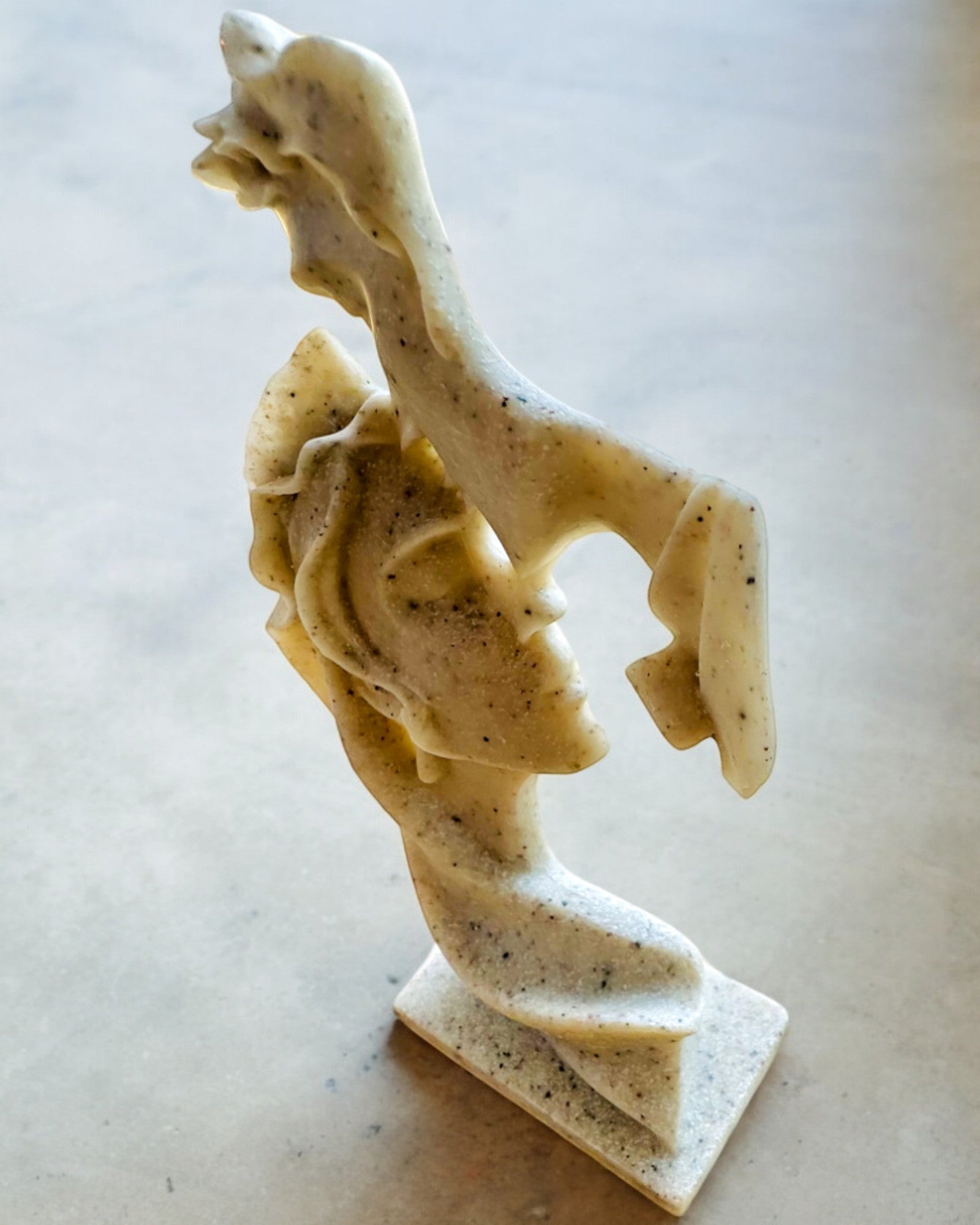 Figur "Eleganz in Stein" Farbe Weiß - 13,5 cm Höhe, Dekorativ mit Gravuroption