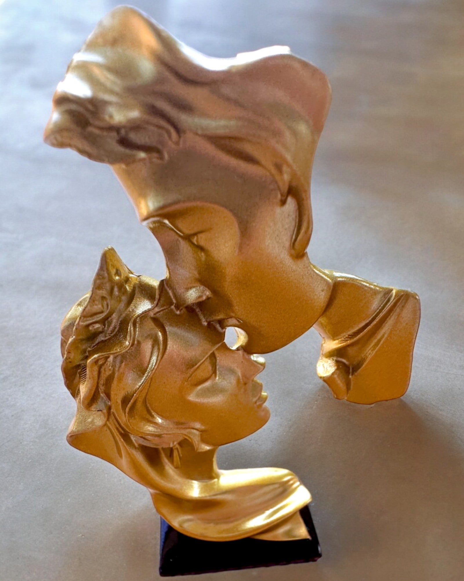 Figur "Eleganz in Stein" Farbe Gold - 13,5 cm Höhe, Dekorativ mit Gravuroption