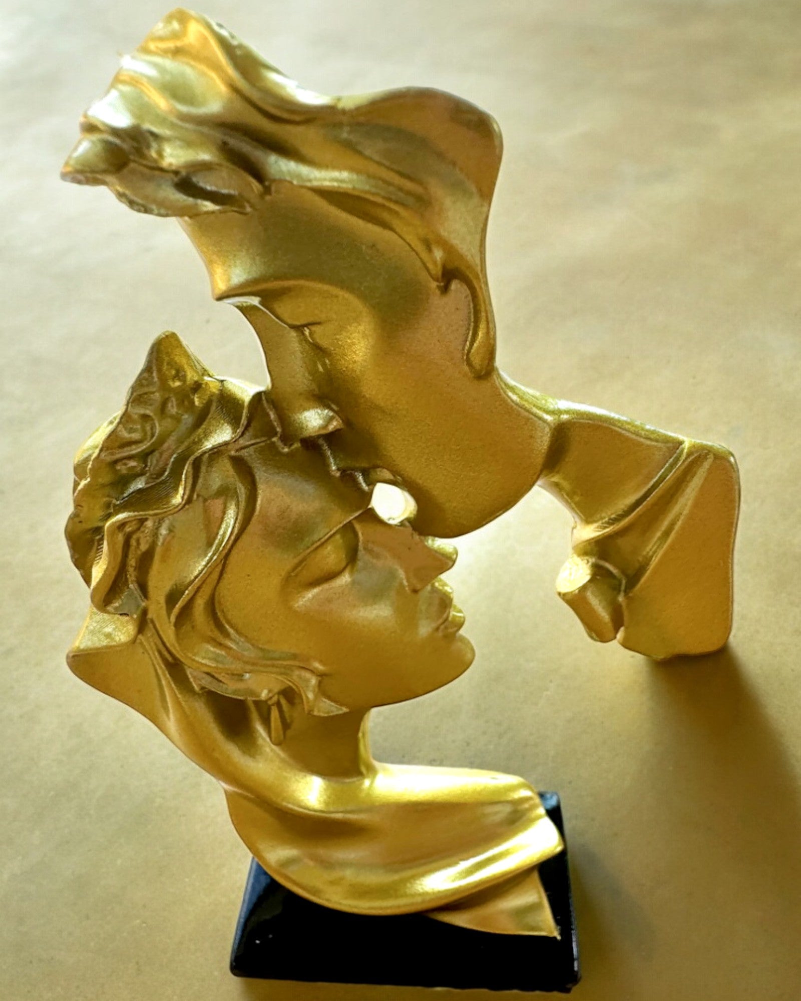 Figur "Eleganz in Stein" Farbe Gold - 13,5 cm Höhe, Dekorativ mit Gravuroption