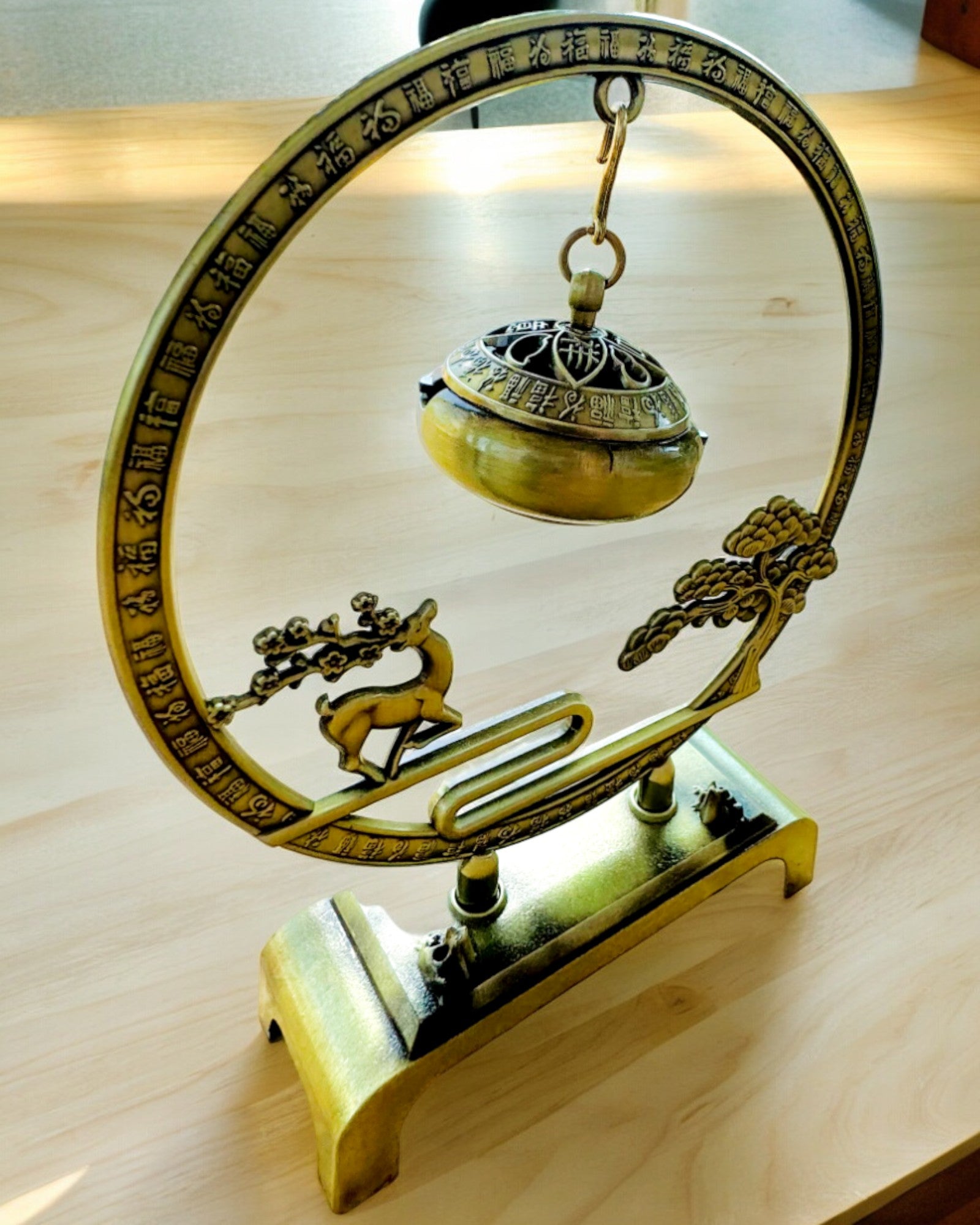 Eleganter Metallhalter für Räucherstäbchen "Große Ruhe" - Personalisierung mit Gravur möglich