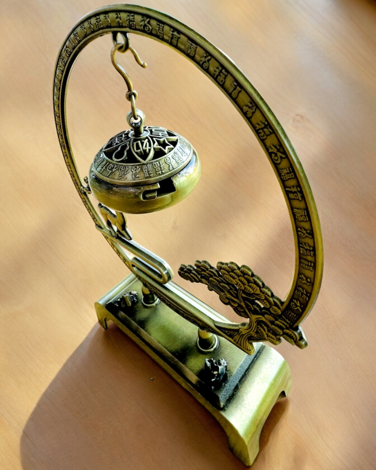 Eleganter Metallhalter für Räucherstäbchen "Große Ruhe" - Personalisierung mit Gravur möglich