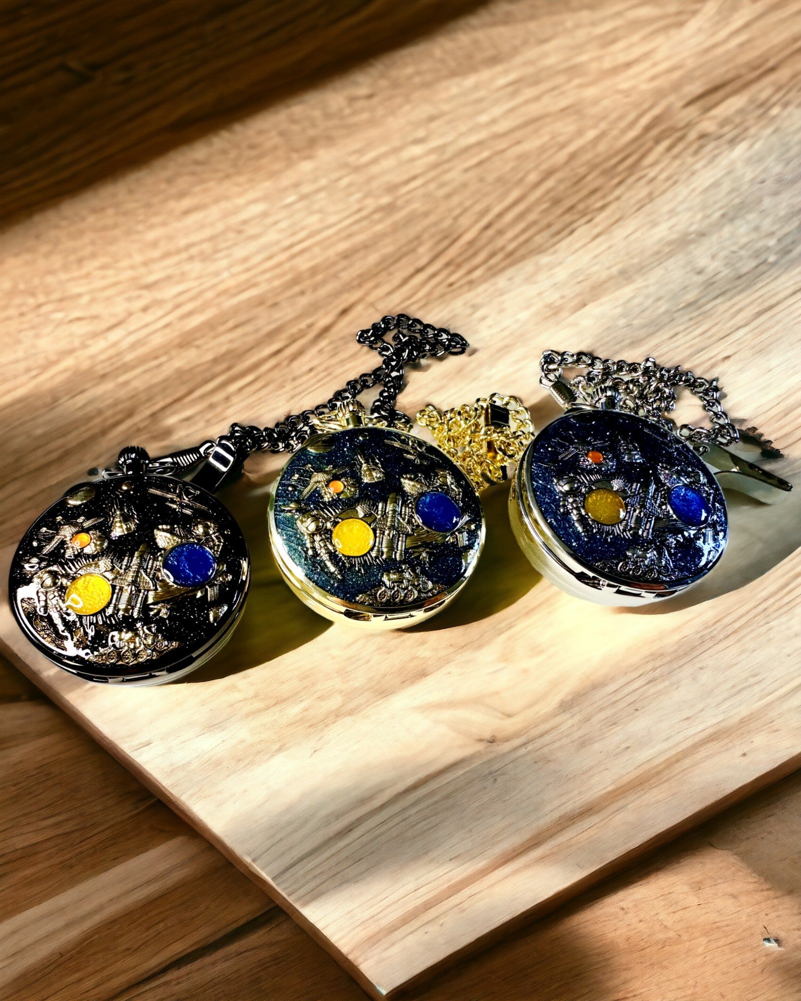 Taschenuhr "Astrum Temporis" - Goldener Rahmen. Möglichkeit zur Personalisierung mit Gravur.