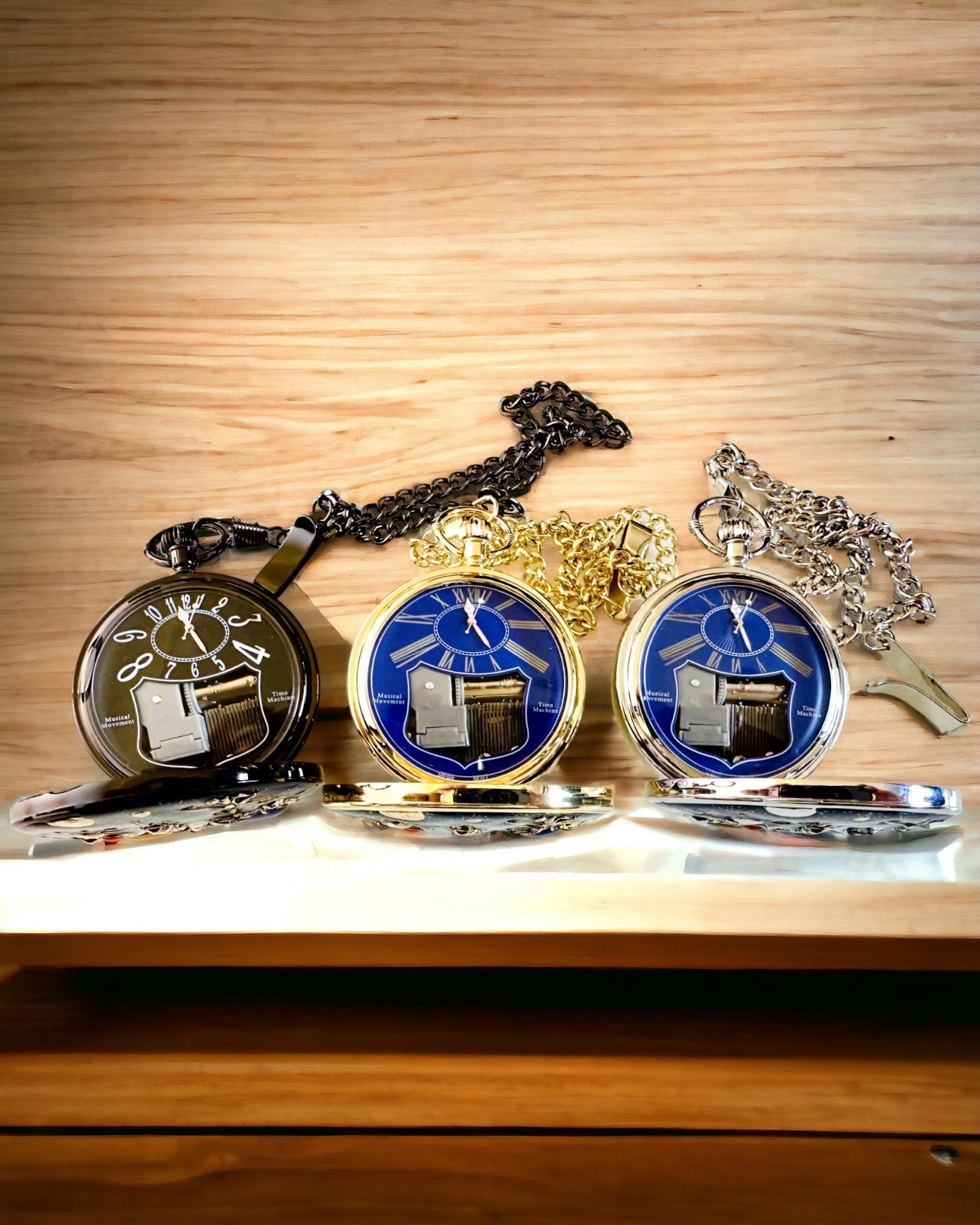 Taschenuhr "Astrum Temporis" - Schwarzer Rahmen. Möglichkeit zur Personalisierung mit Gravur.