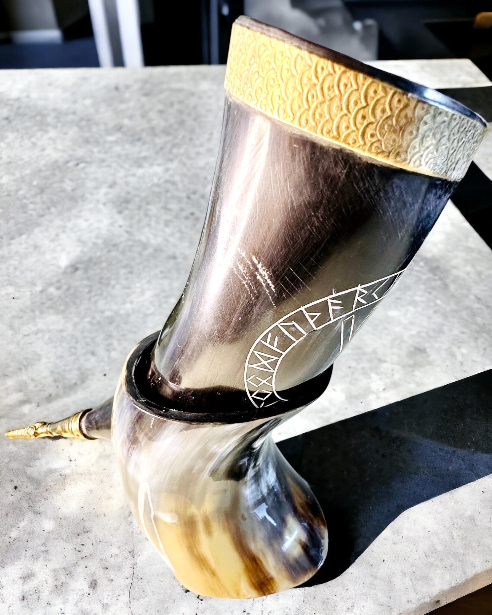 Hornbecher "Viking Valor" - Handgraviert, Premium Qualität - 4 Varianten zur Auswahl