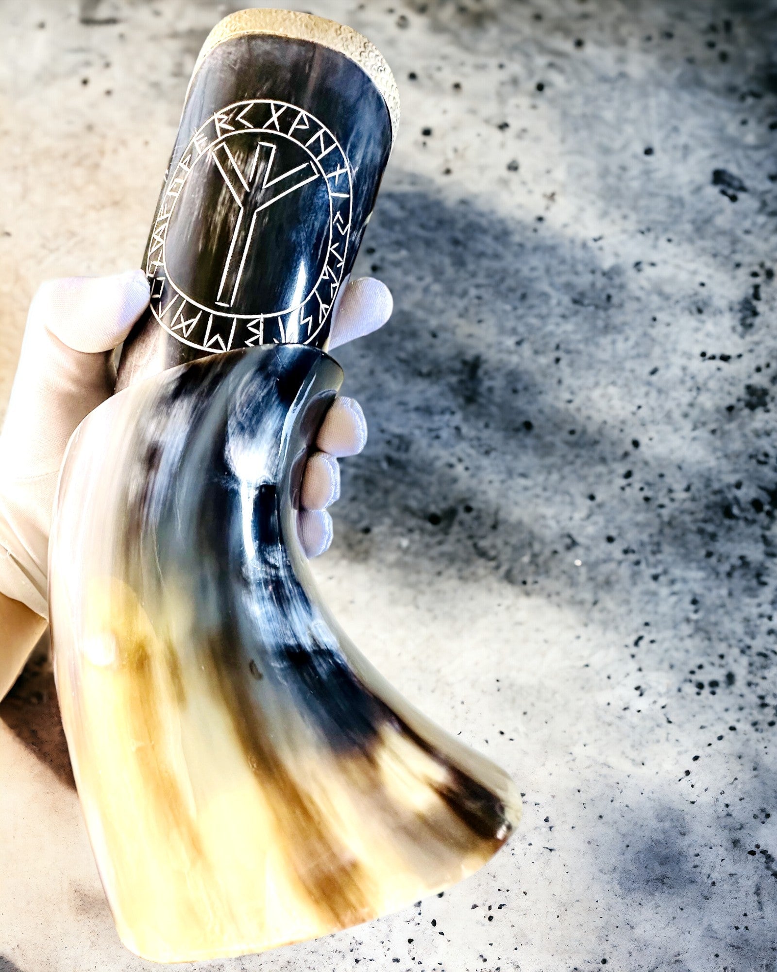 Hornbecher "Viking Valor" - Handgraviert, Premium Qualität - 4 Varianten zur Auswahl