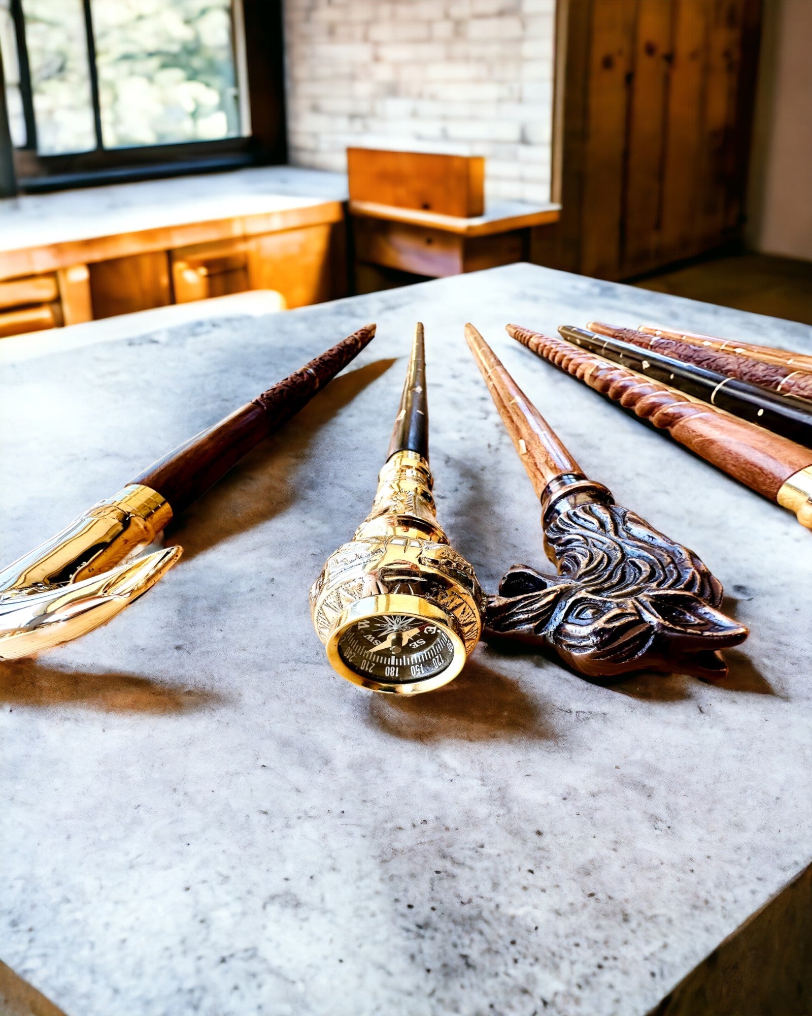 Kompasso Black - Spazierstock - Handgeschnitztes Holz - Exklusive Edition mit Gravurmöglichkeit