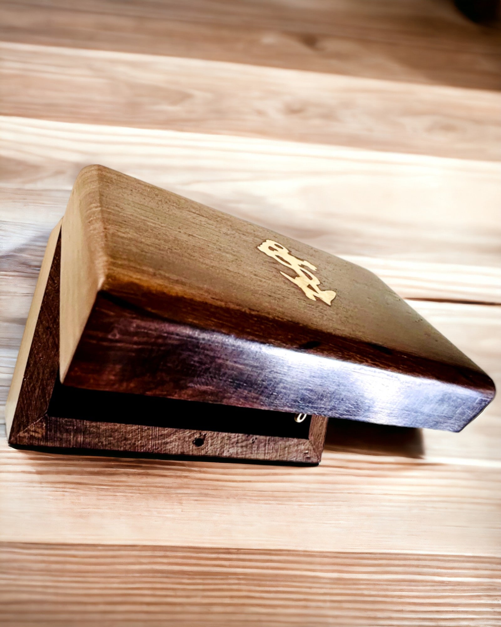 Reisebrille Paradies – Handwerk - Personalisierung mit Gravur