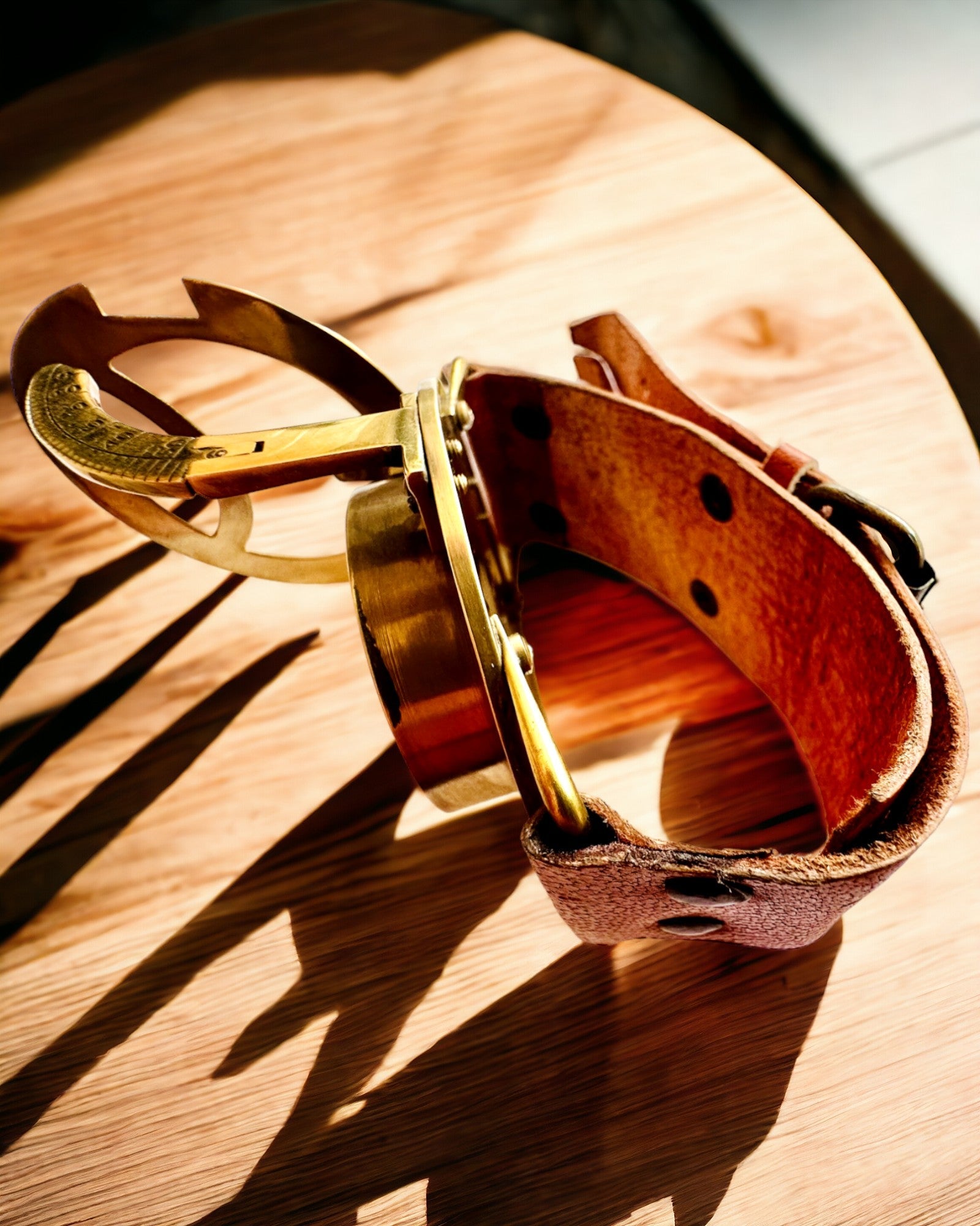 Sonnenuhr "Antiker Kompass", Armbanduhr mit Kompass, Personalisierung mit Gravur möglich